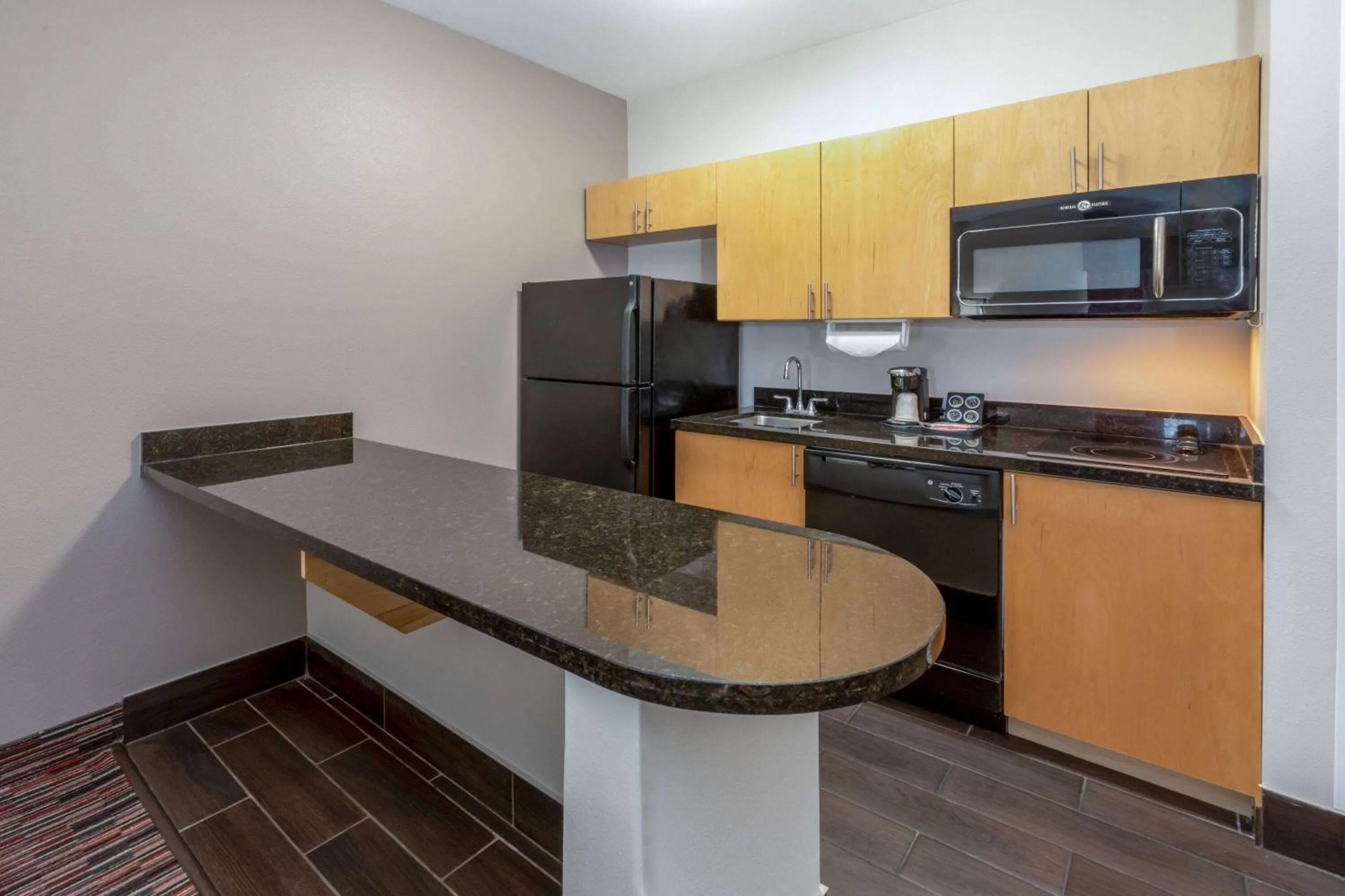 Photo of the whole room in La Quinta by Wyndham Wichita Falls - MSU Area