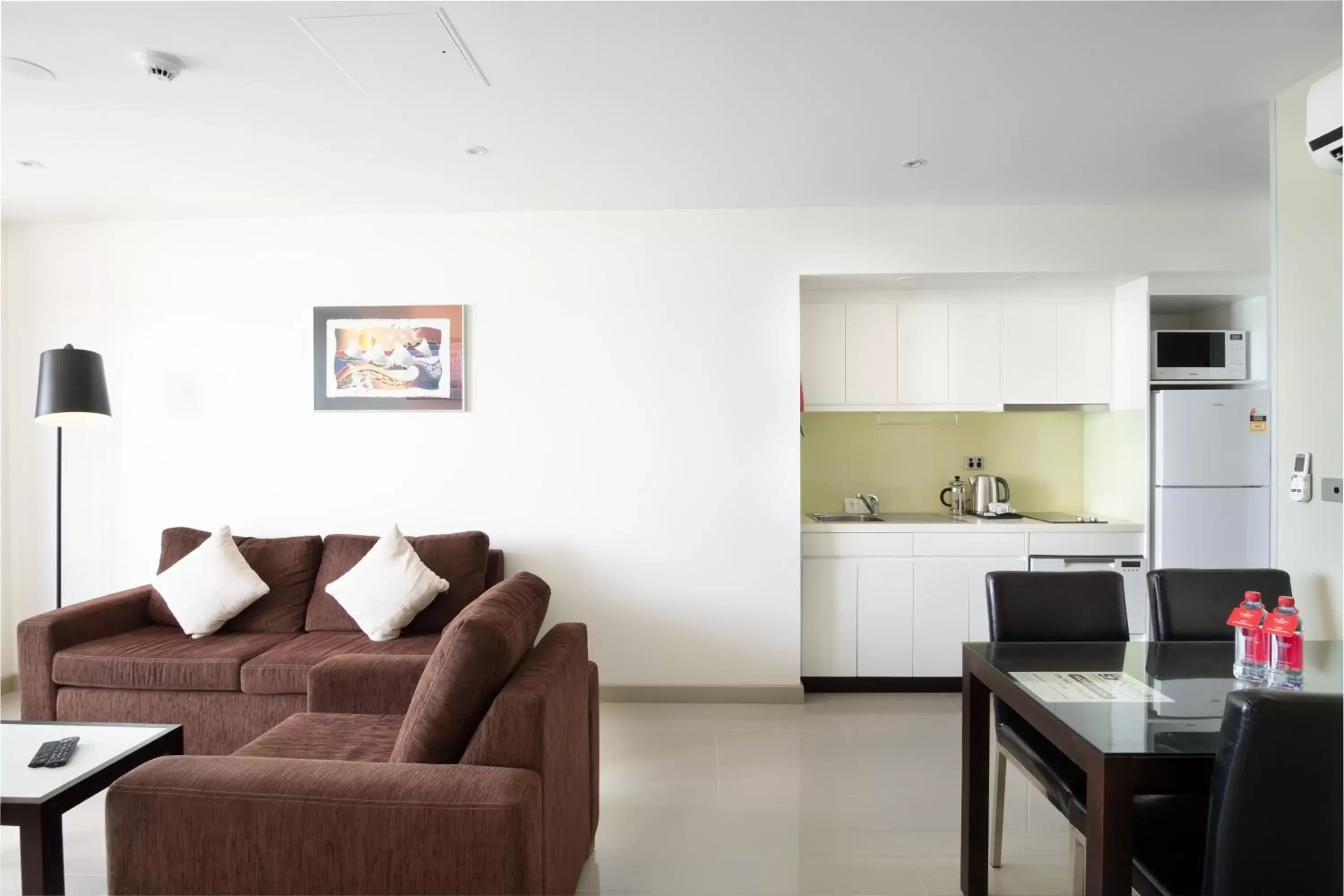 Kitchen or kitchenette, Seating Area in Ramada Suites by Wyndham Wailoaloa Beach Fiji