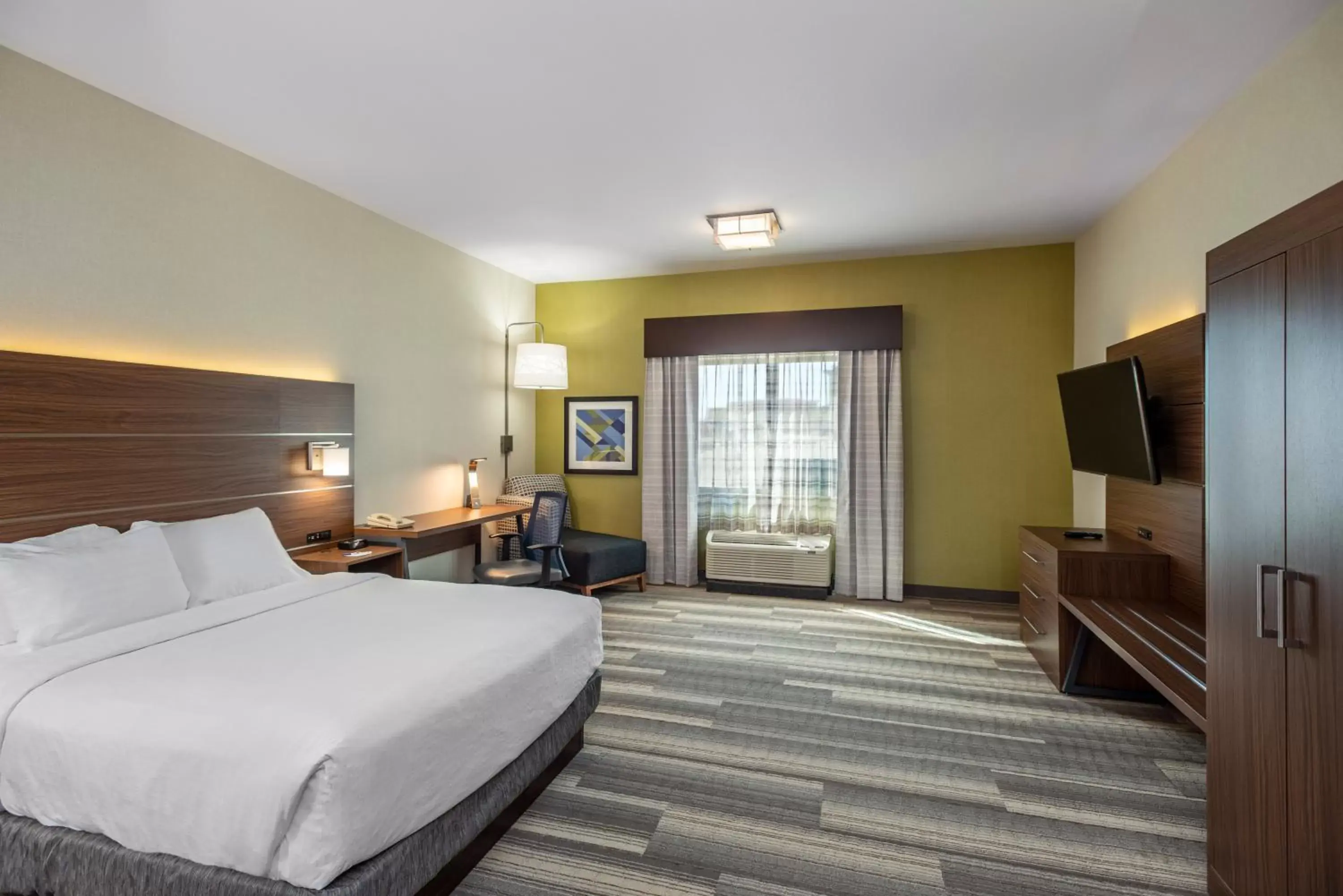 Photo of the whole room, Bed in Holiday Inn Express & Suites Medicine Hat, an IHG Hotel