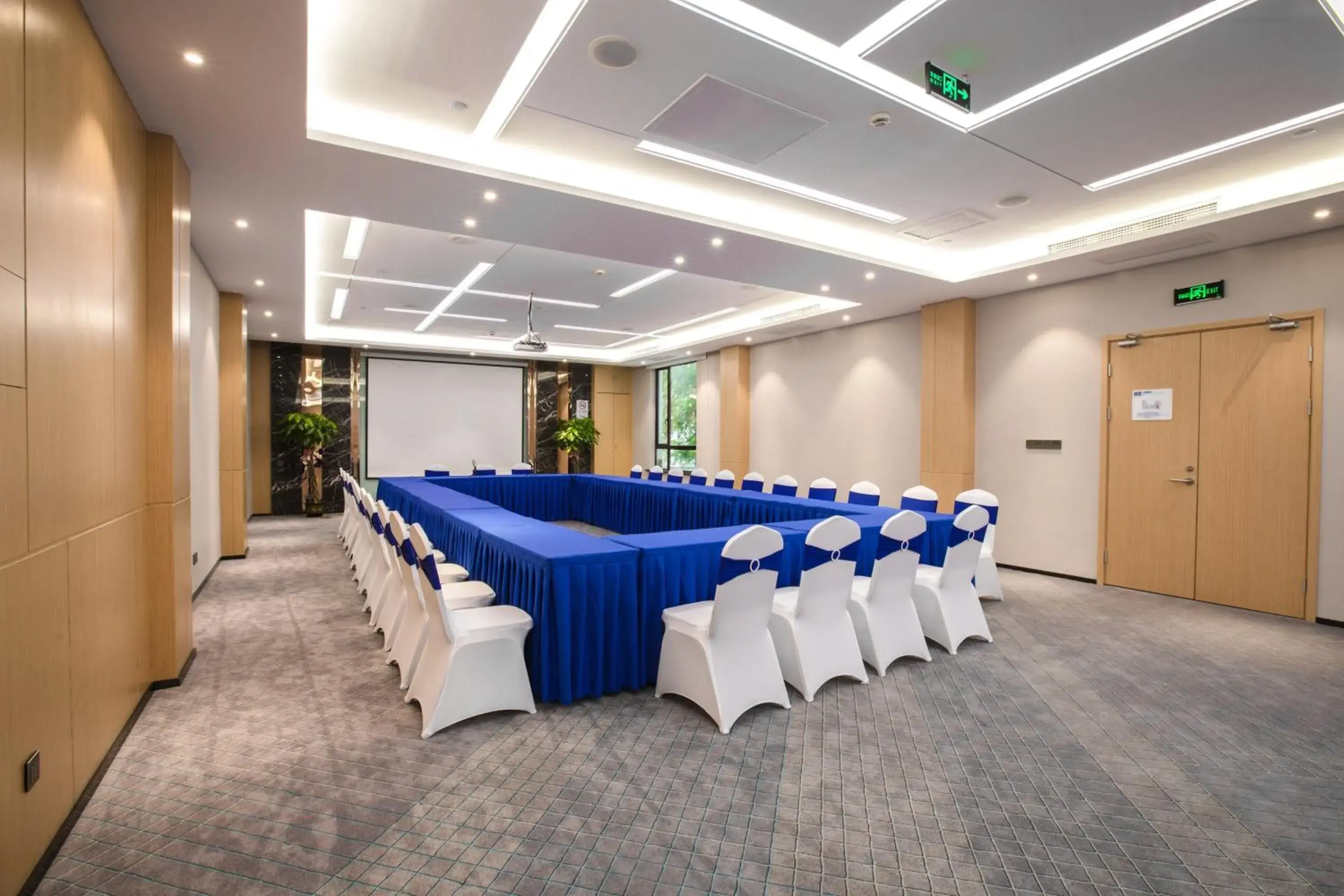 Meeting/conference room in Holiday Inn Express Shanghai Chongming, an IHG Hotel