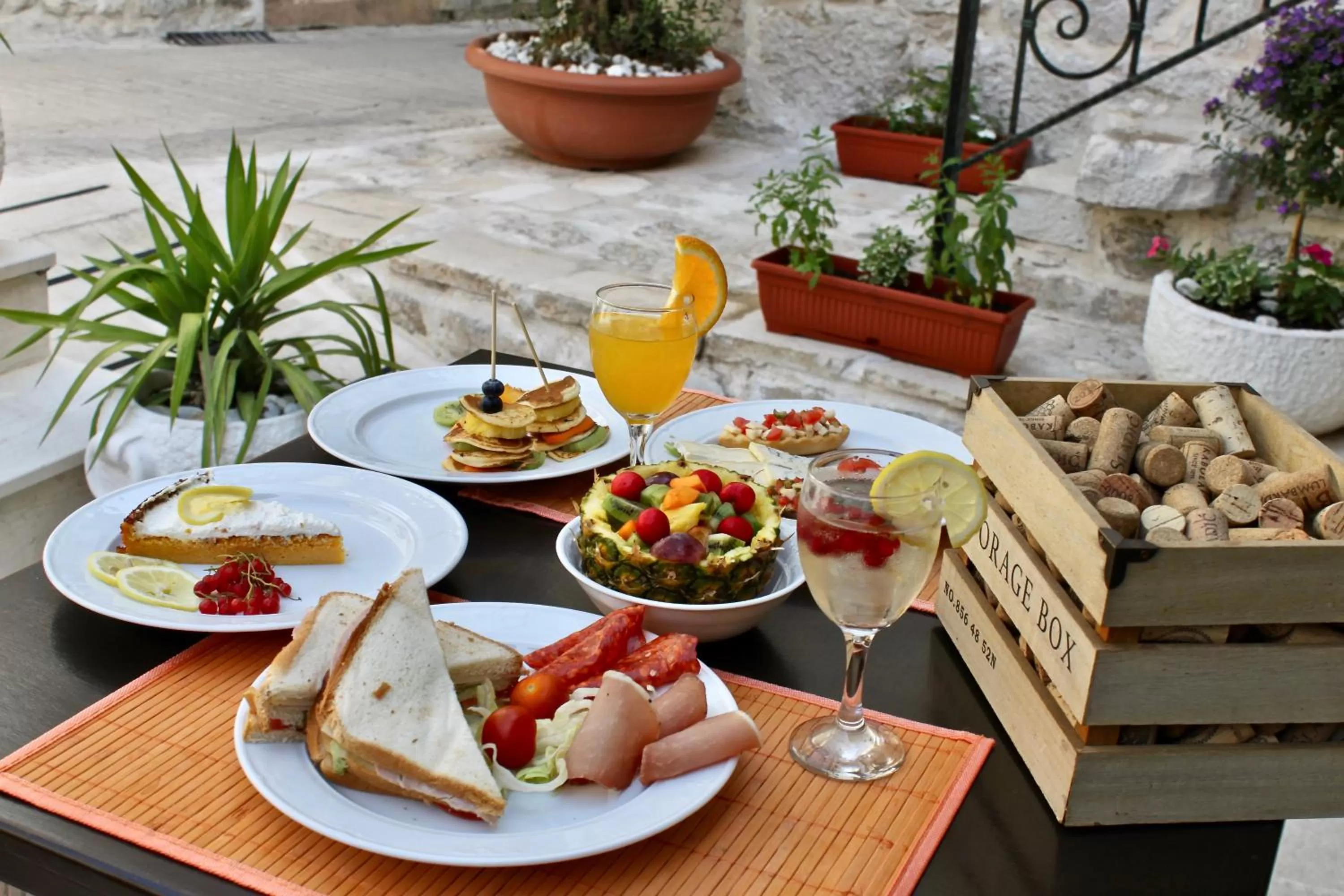 Restaurant/places to eat in Heritage Palace Varos - MAG Quaint & Elegant Boutique Hotels