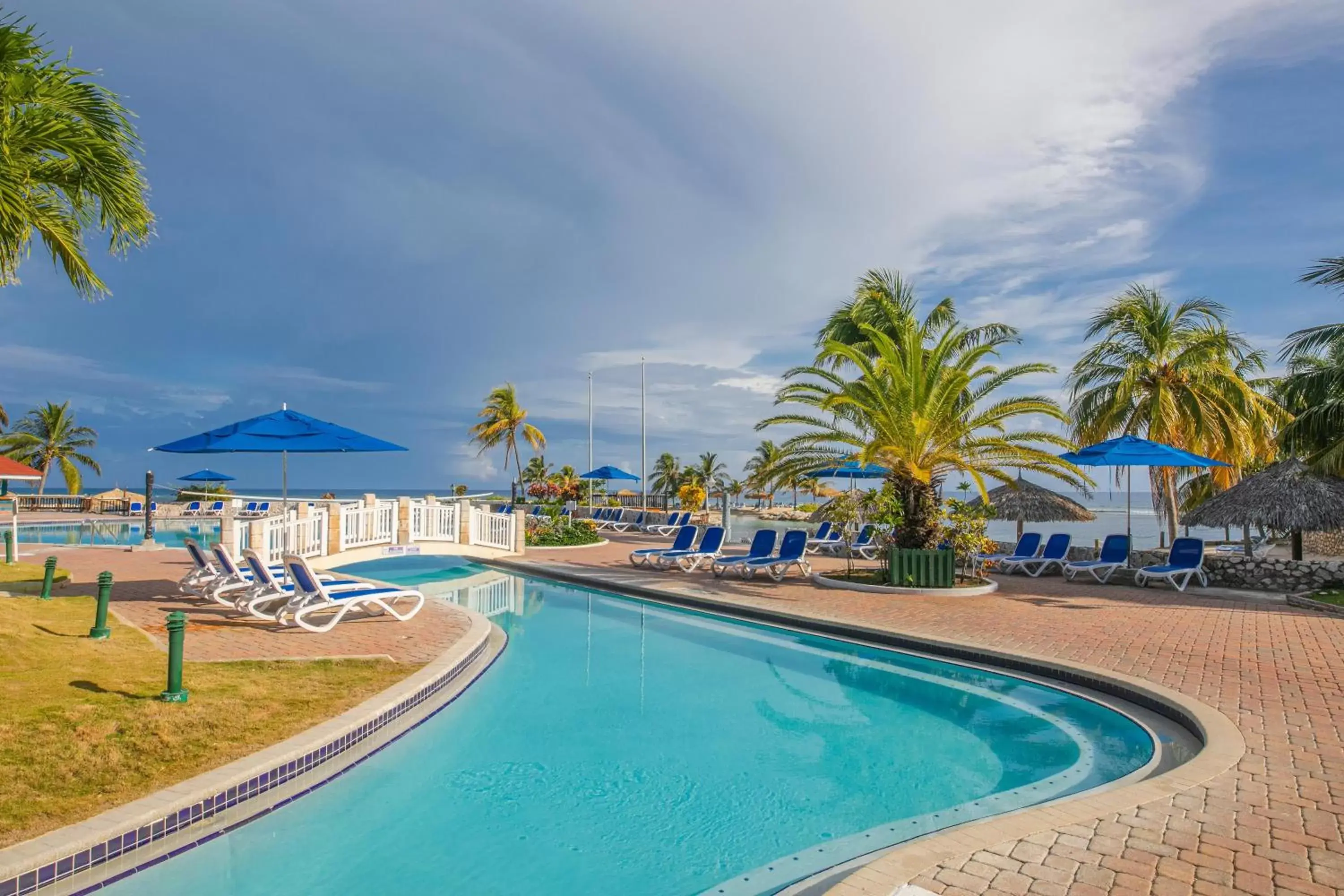 Swimming Pool in Holiday Inn Resort Montego Bay All Inclusive, an IHG Hotel