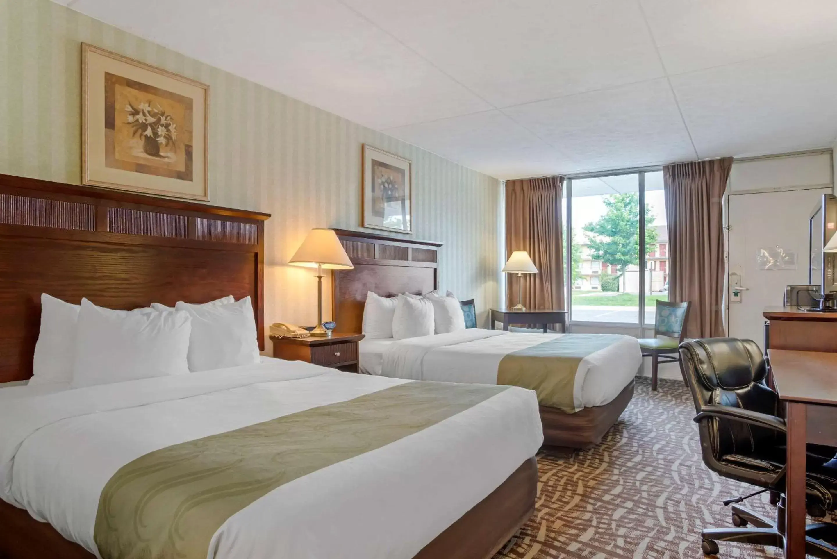 Photo of the whole room, Bed in Quality Inn Fredericksburg near Historic Downtown