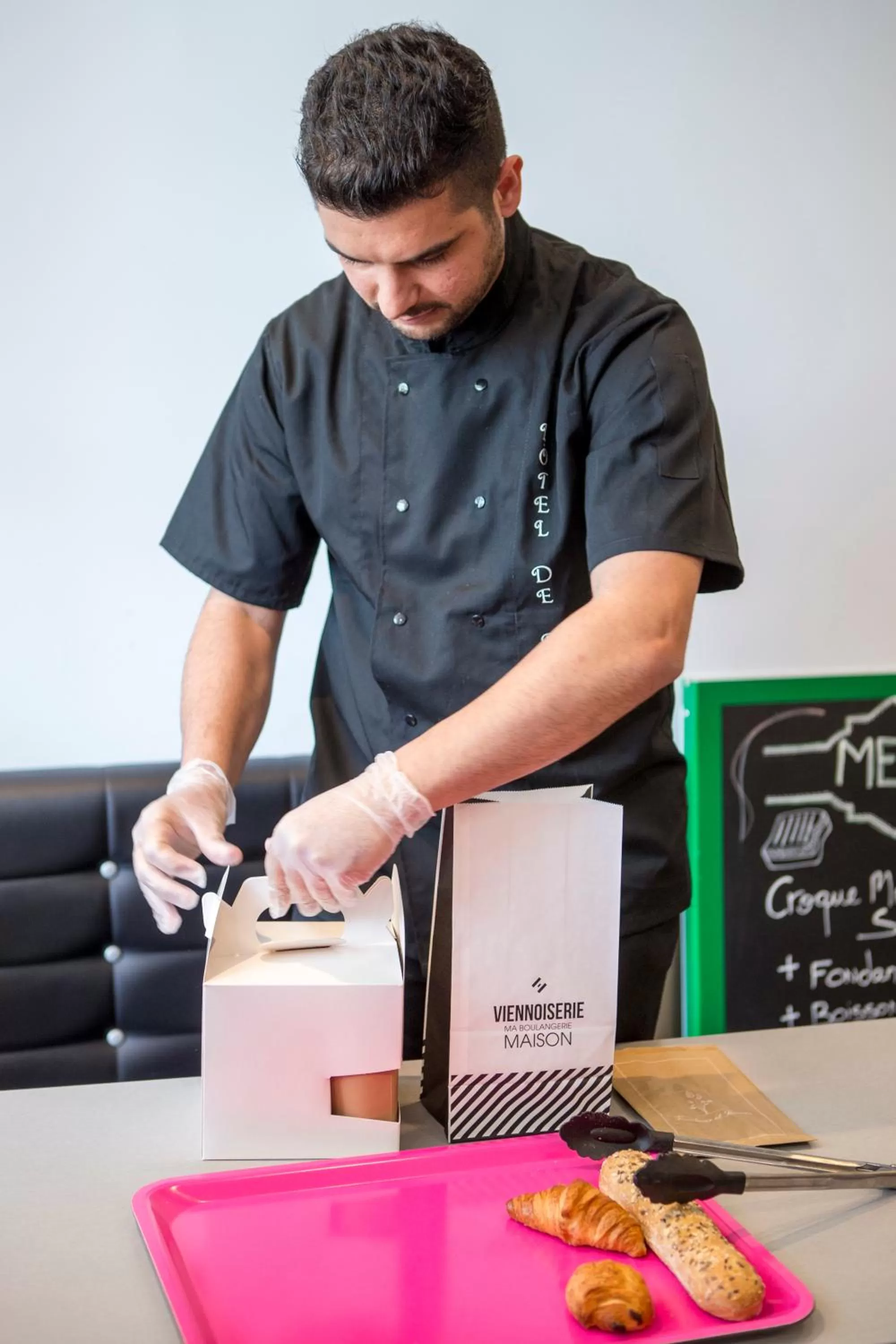 Staff in HOTEL DE PARIS MONTPARNASSE