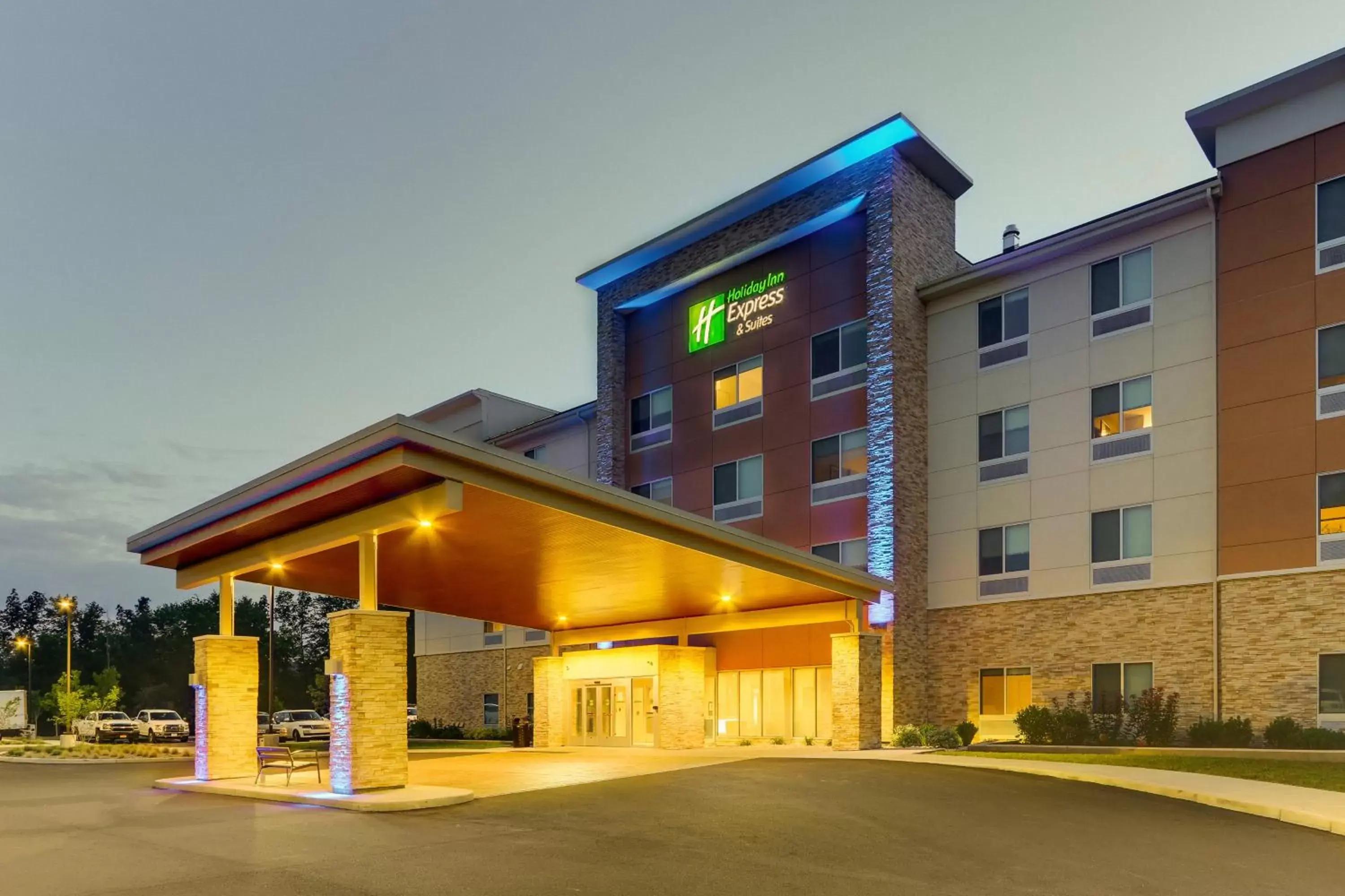 Property building in Holiday Inn Express & Suites - Saugerties - Hudson Valley, an IHG Hotel