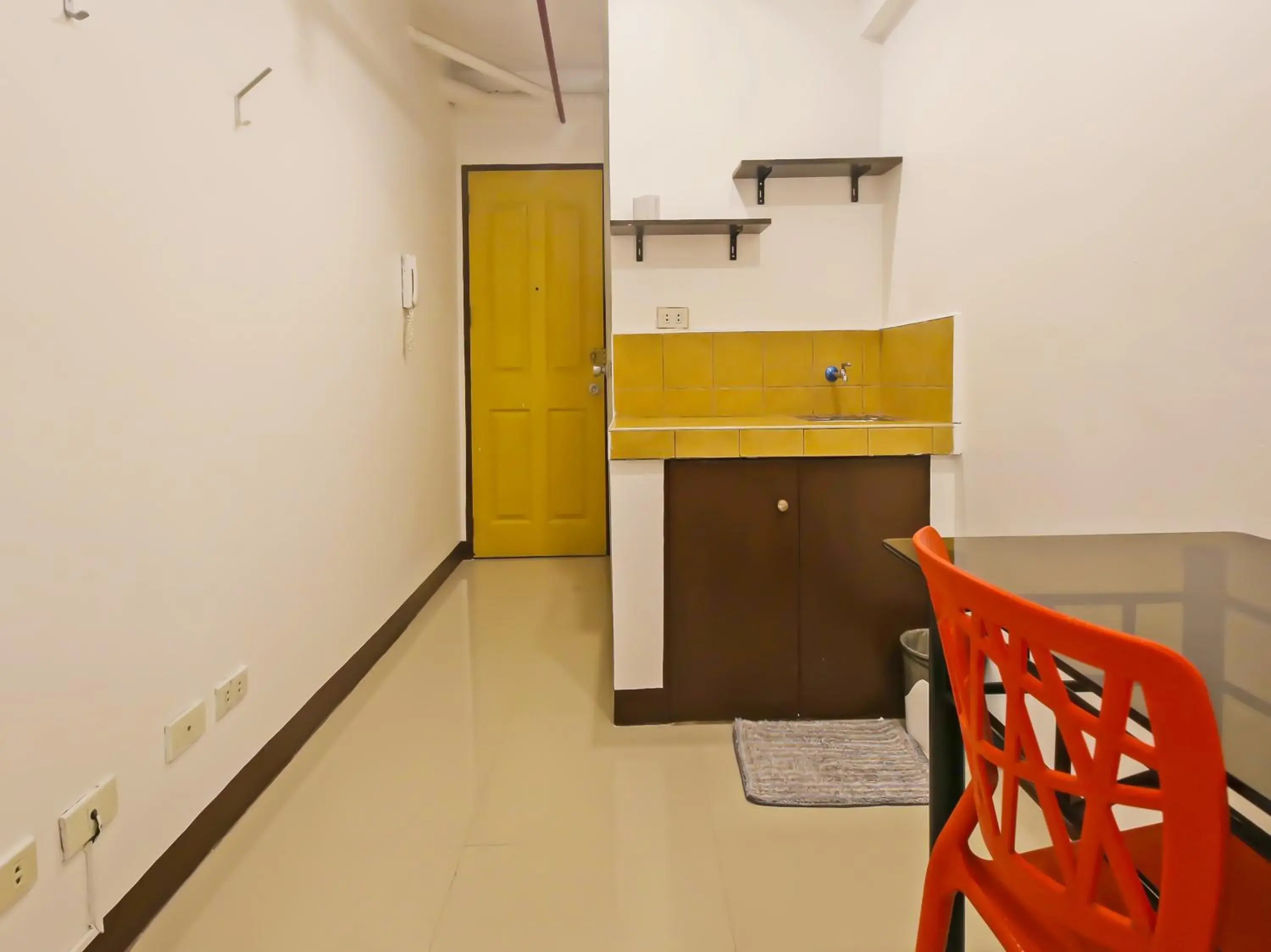 Living room, Kitchen/Kitchenette in OYO 882 City Stay Inns Makati City Hall
