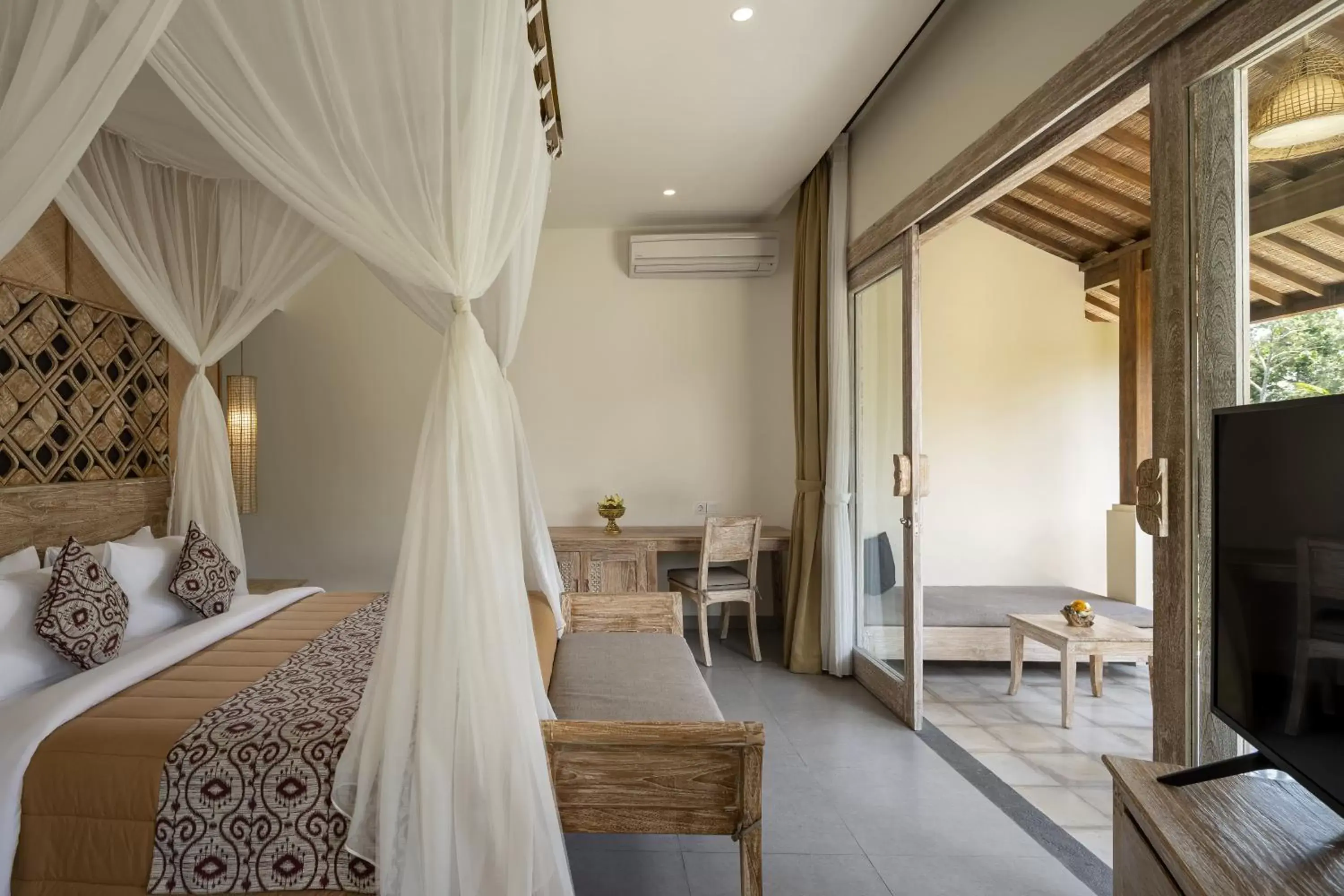 Bed in The Sun of Granary Resort and Villas