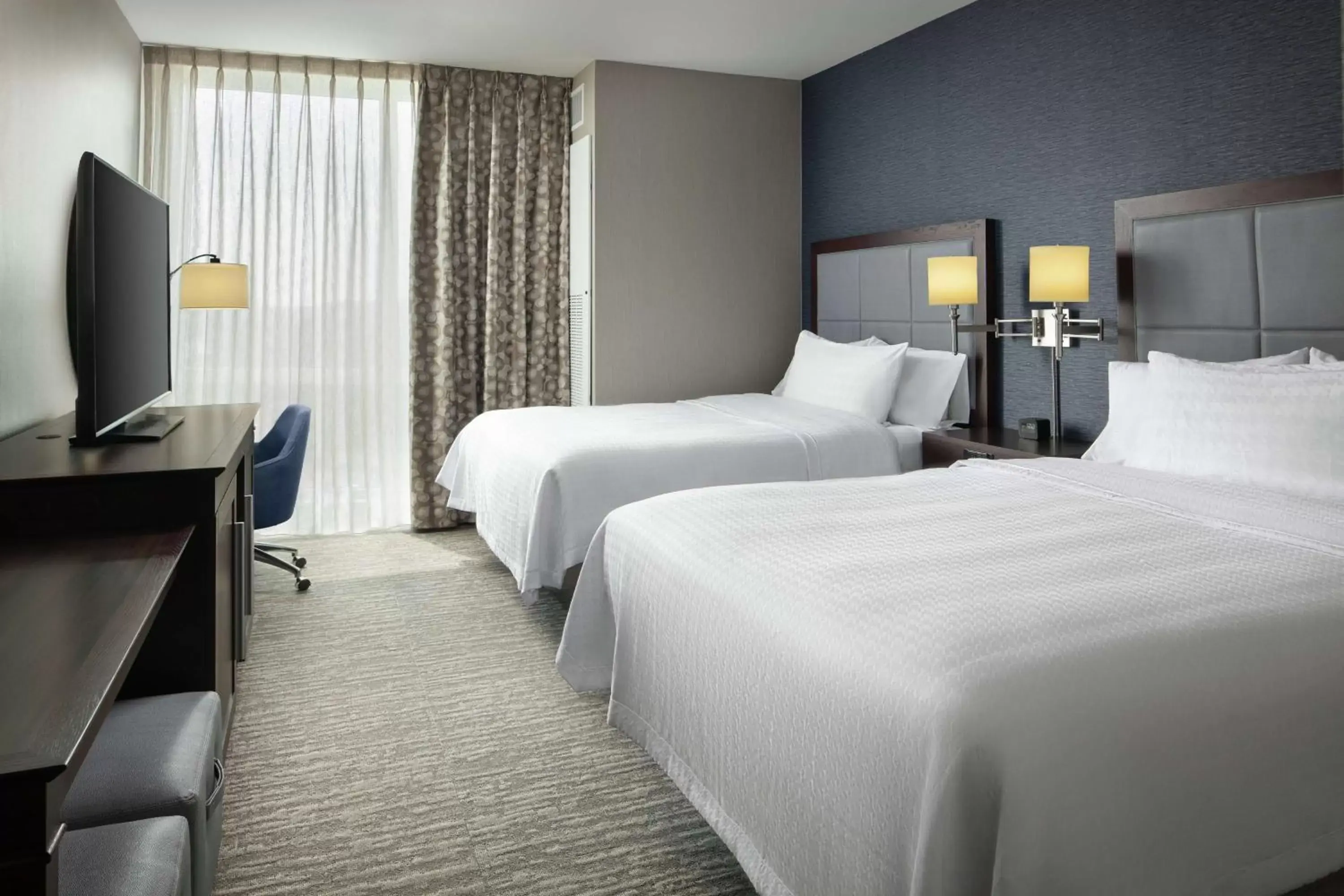 Bedroom, Bed in Hampton Inn & Suites Teaneck/Glenpointe