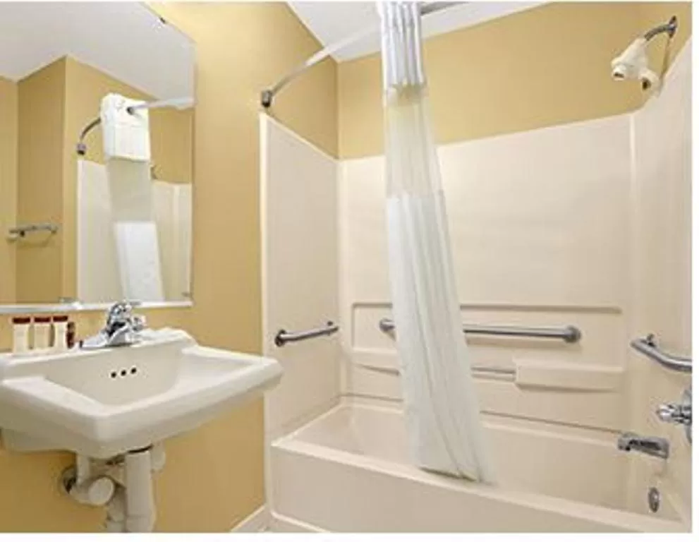 Bathroom in Ramada Limited - Columbia