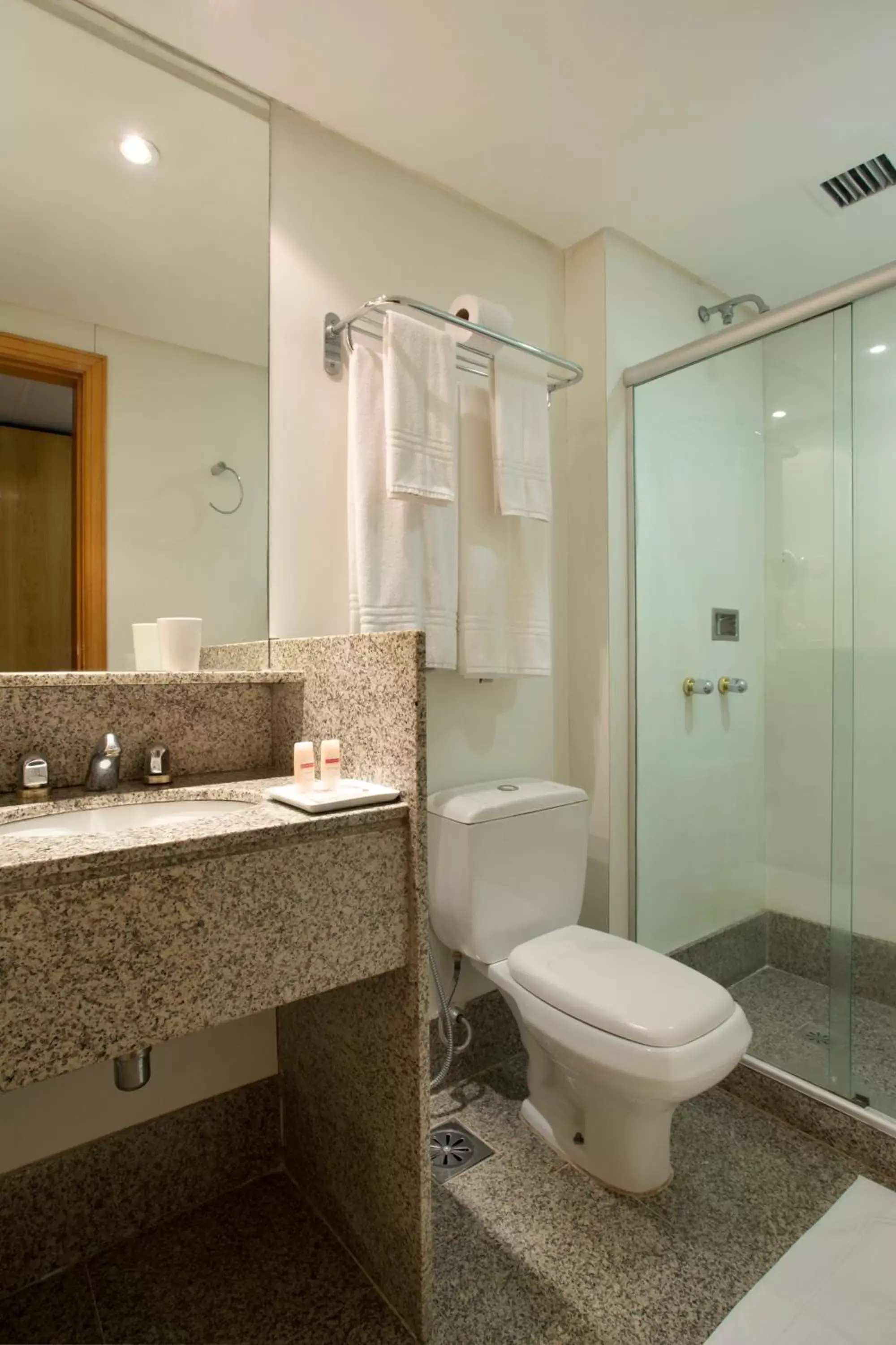 Shower, Bathroom in Royal Rio Palace Hotel