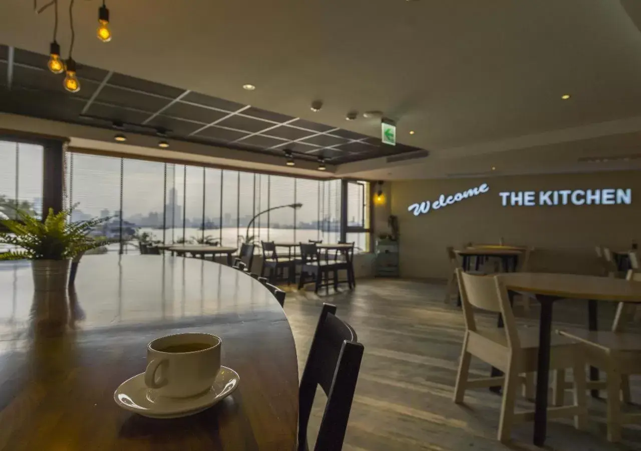 Dining area, Restaurant/Places to Eat in Watermark Hotel-The Harbour