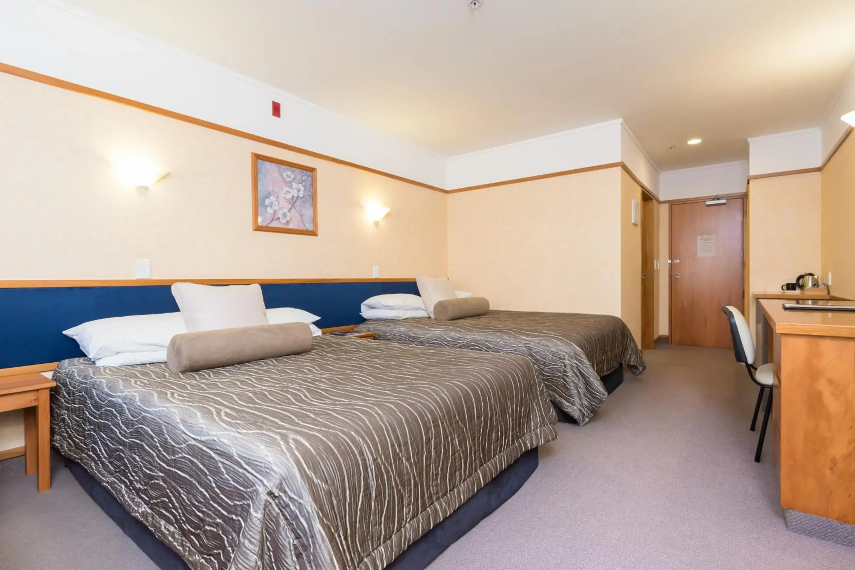 Bedroom, Bed in Distinction Hamilton Hotel & Conference Centre