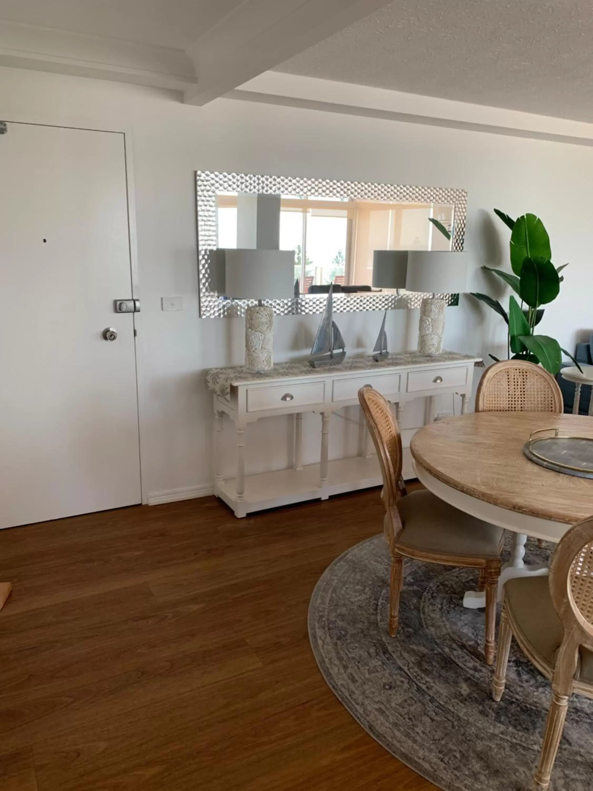 Dining Area in Pacific Regis Beachfront Holiday Apartments