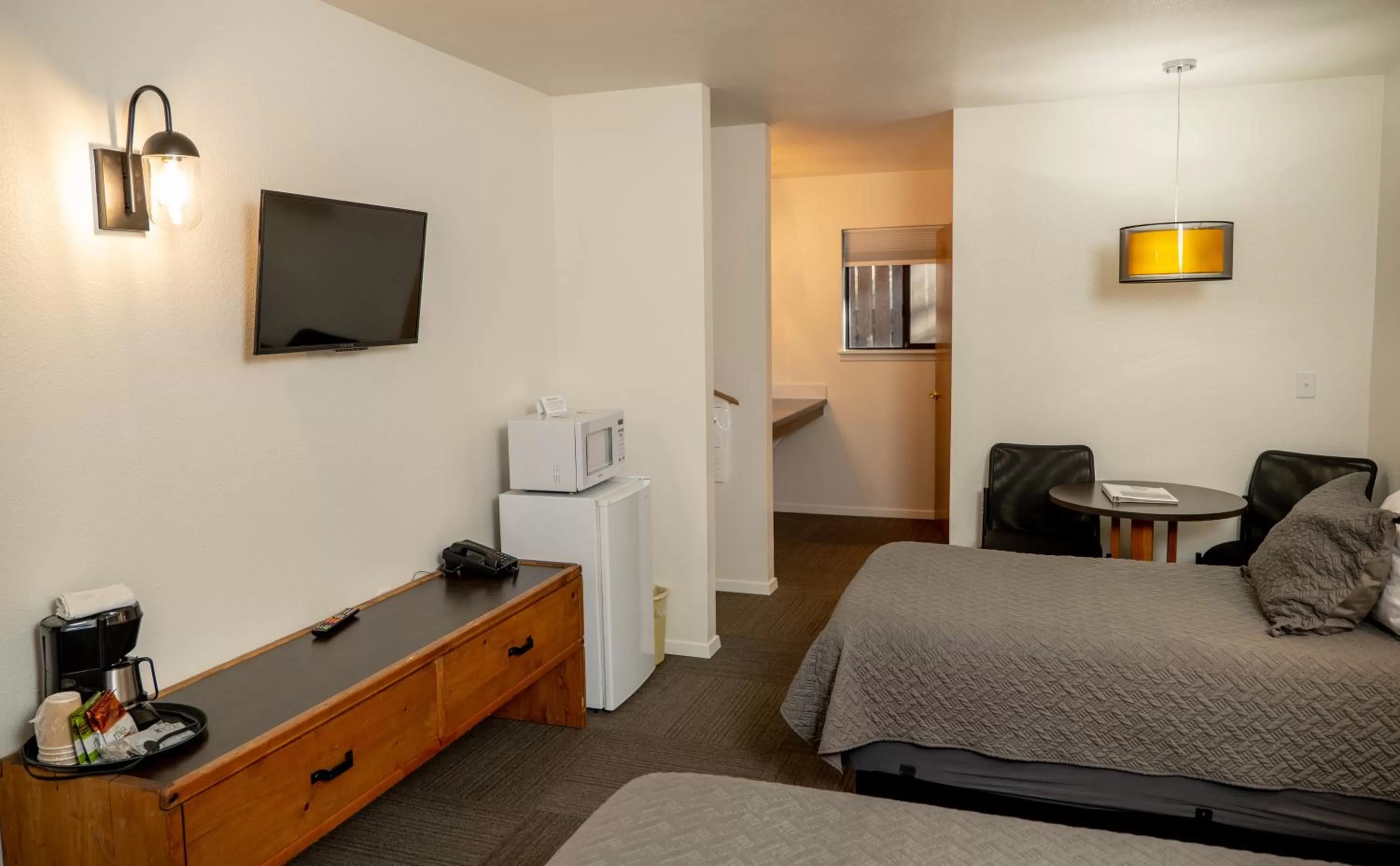 Photo of the whole room, Bed in Eagle Cap Chalets