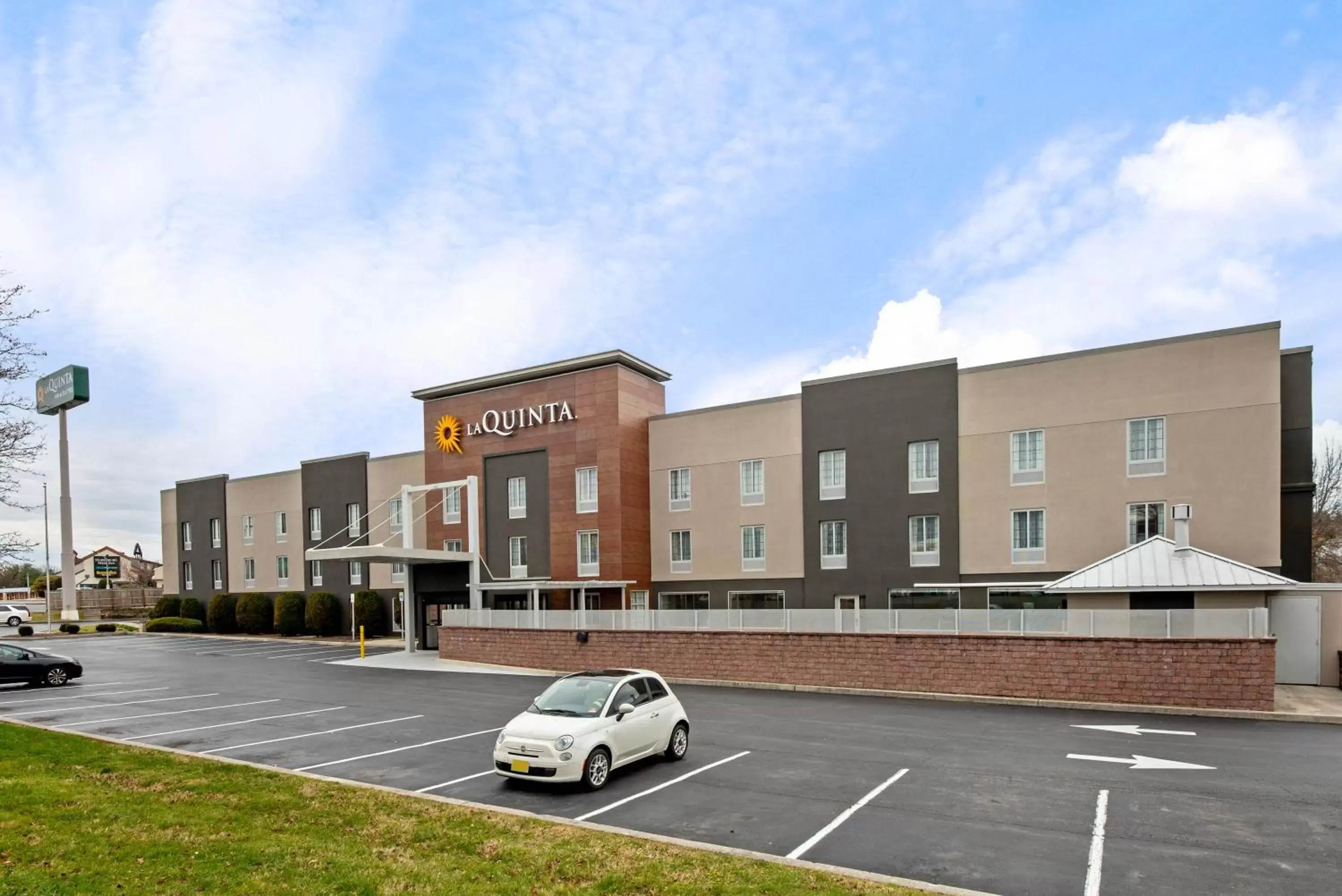 Property Building in La Quinta by Wyndham New Cumberland - Harrisburg