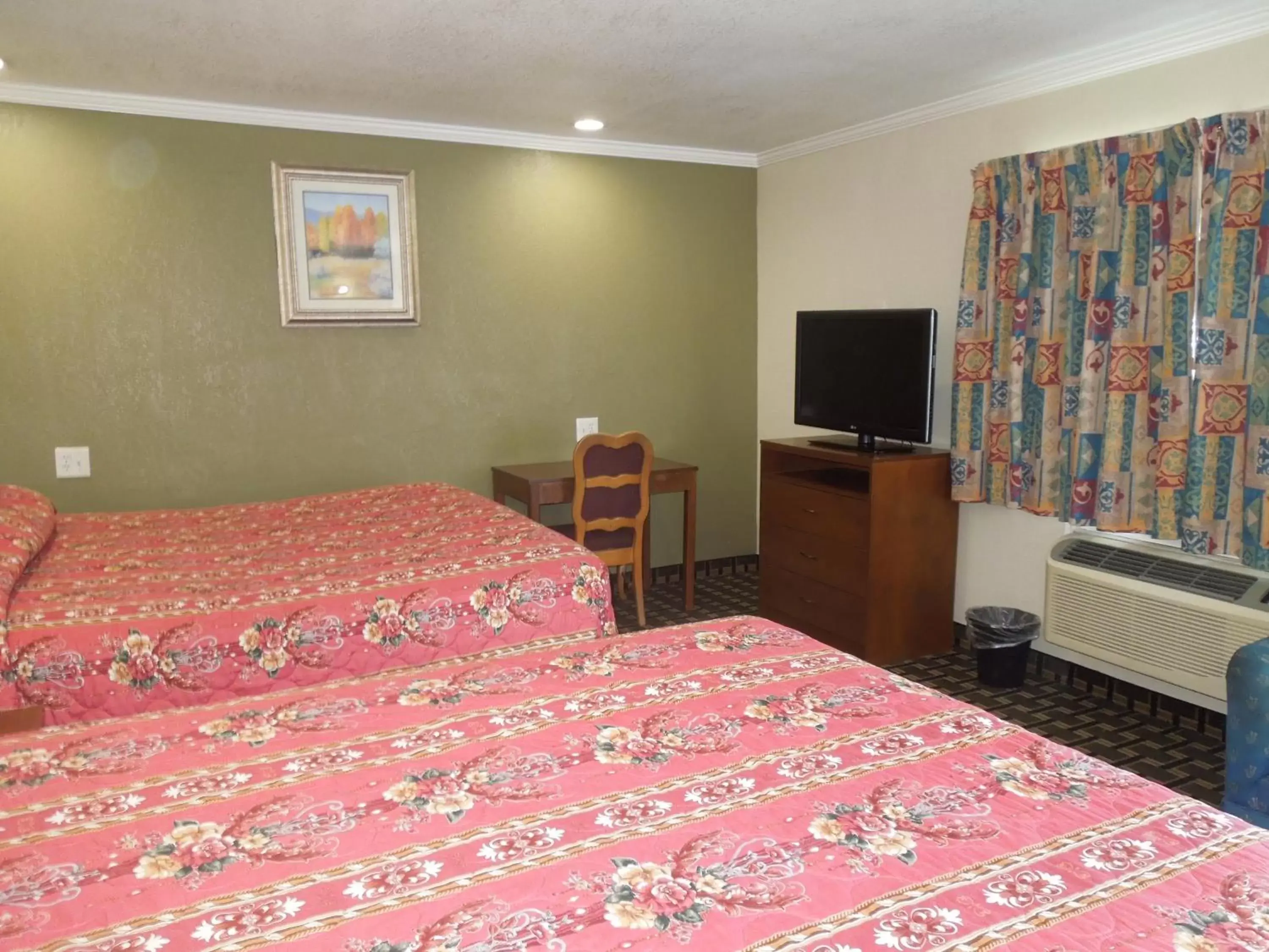 Photo of the whole room, Bed in Castaway Motel Photo of the whole room, Bed in Castaway Motel