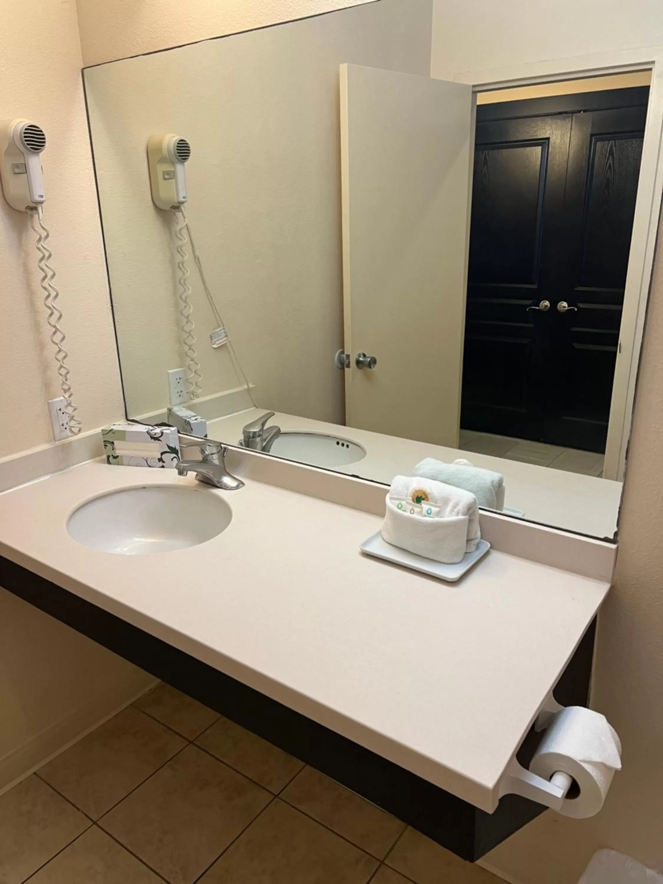 Bathroom in Sunchase Inn & Suites