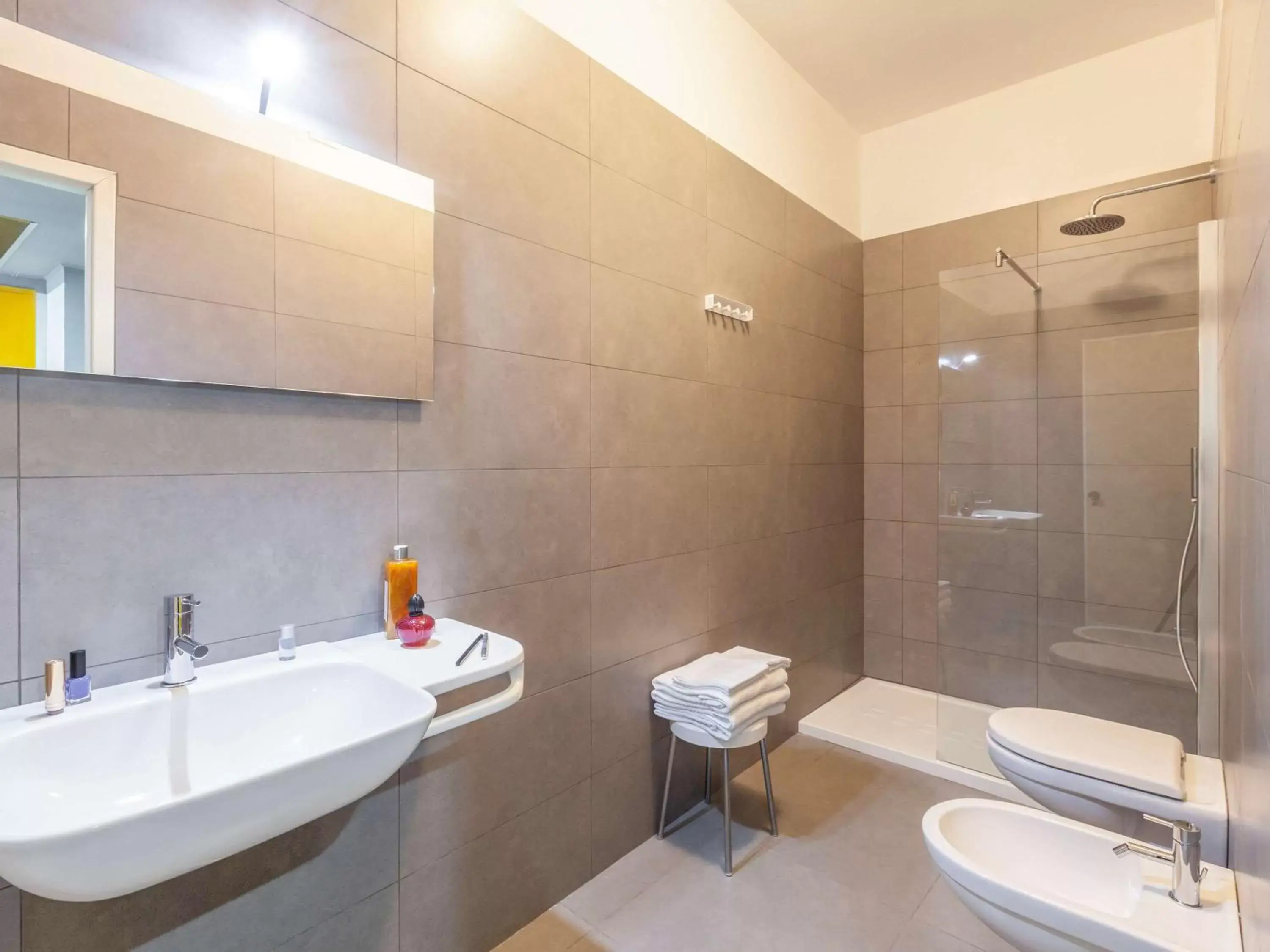 Shower, Bathroom in Ibis Styles Brindisi