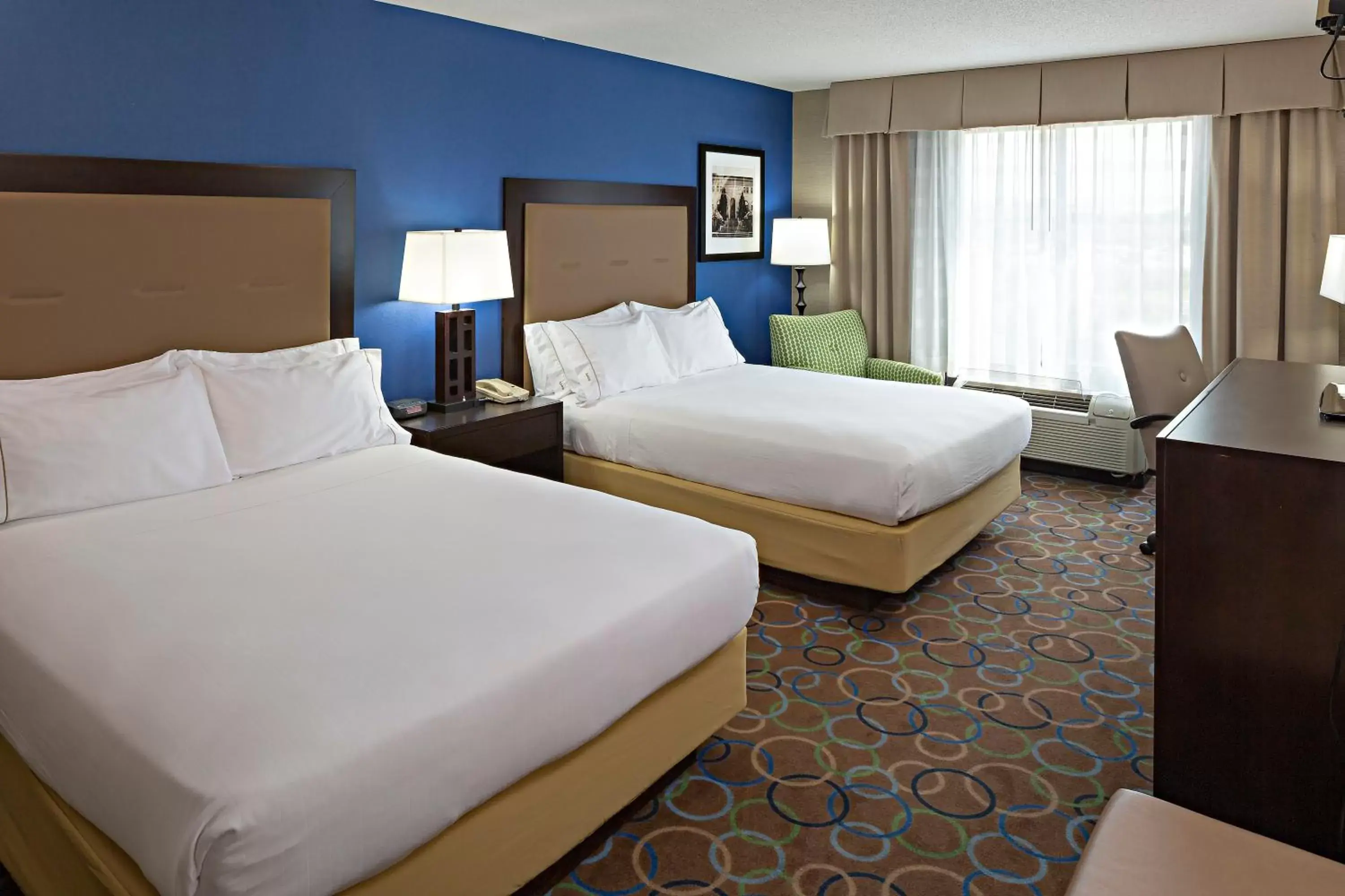 Photo of the whole room, Bed in Holiday Inn Express Hotel & Suites Manchester - Airport, an IHG Hotel