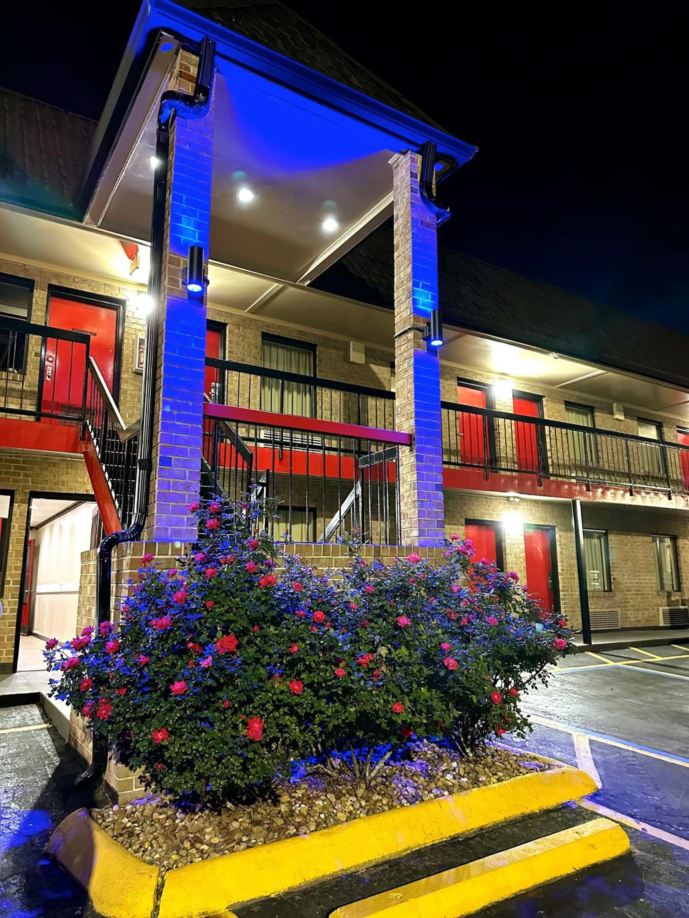 Property building in Travelers Inn Elizabeth City