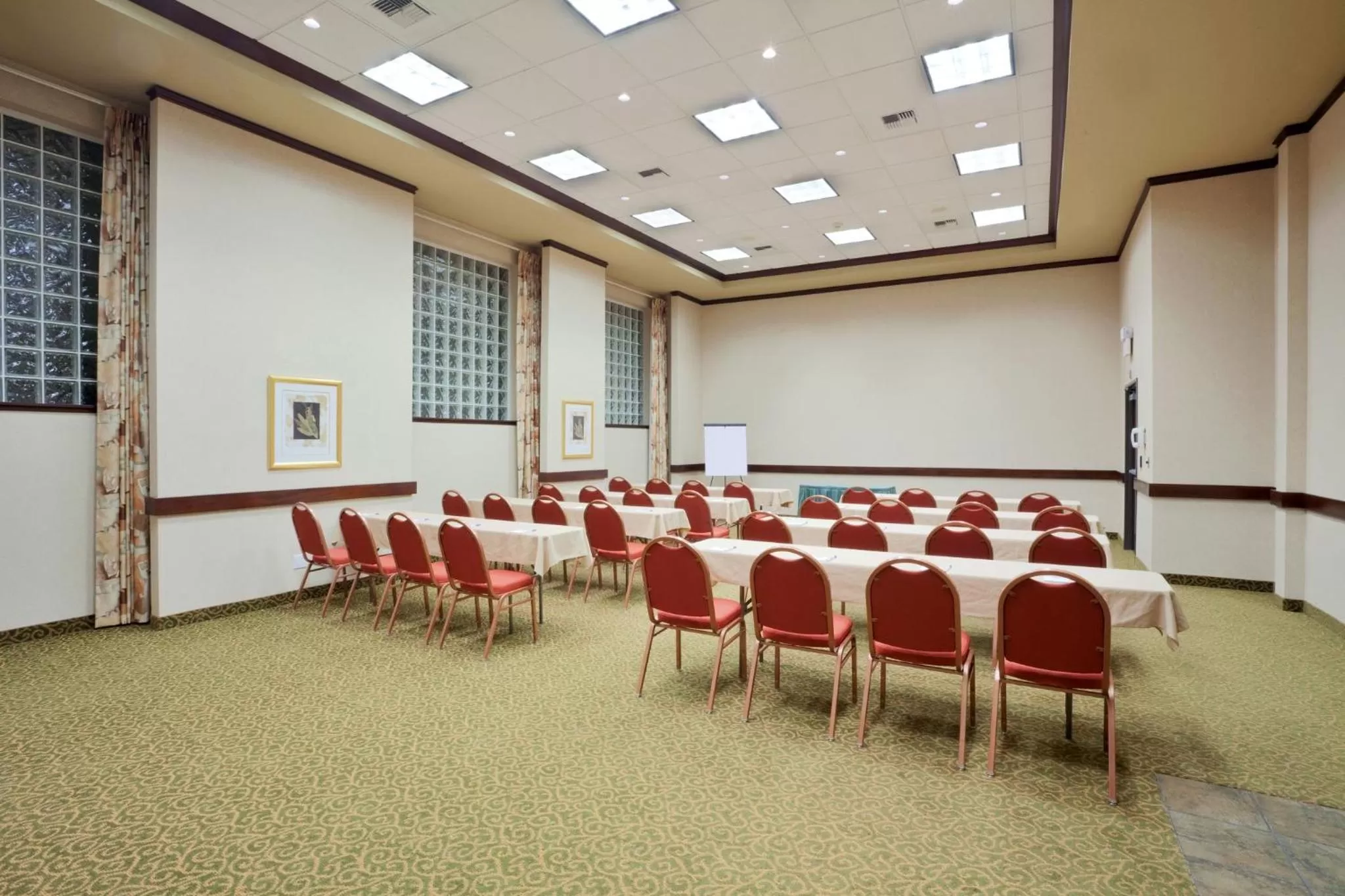 Meeting/conference room in Holiday Inn Express Hotel & Suites Portland-Northwest Downtown by IHG