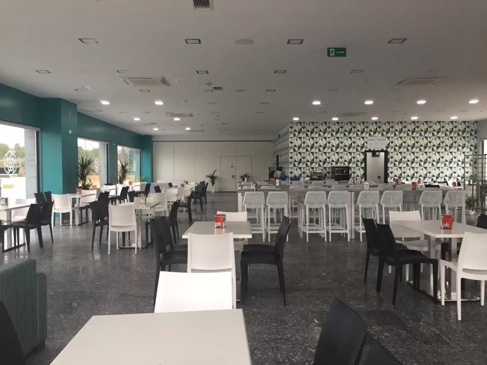 Communal lounge/ TV room, Restaurant/Places to Eat in Complejo Leo 24H
