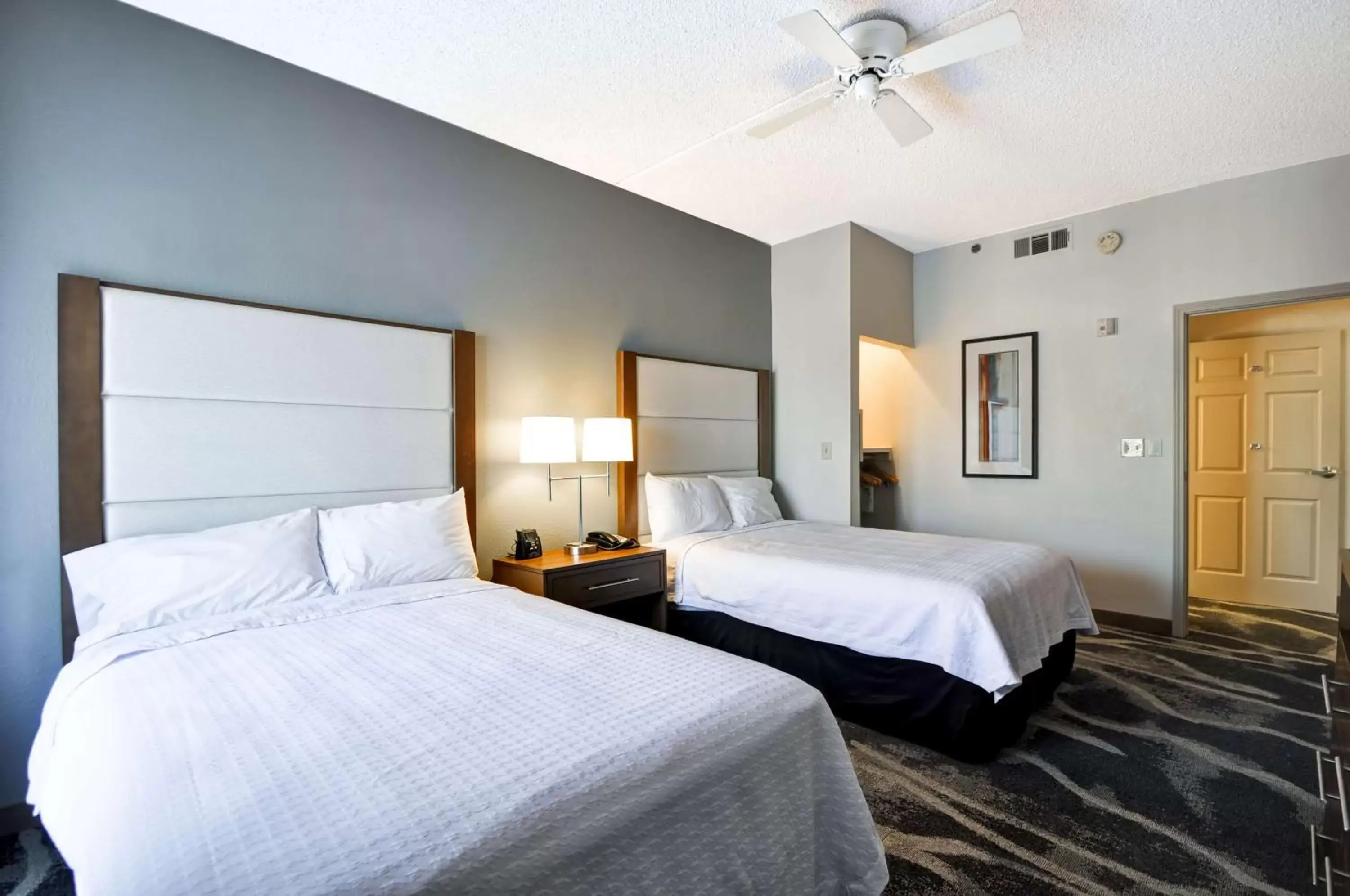 Photo of the whole room, Bed in Homewood Suites by Hilton Phoenix-Biltmore