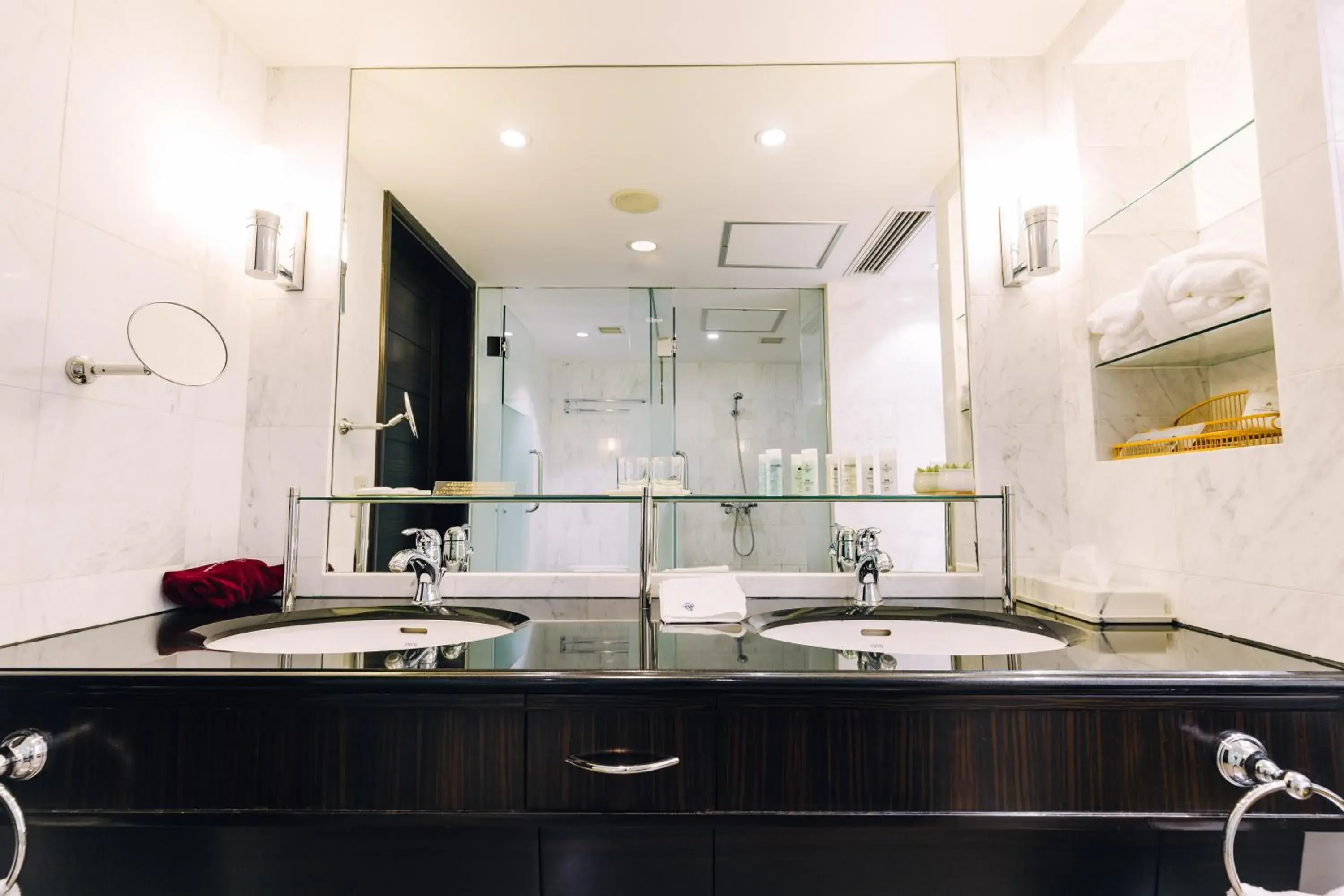 Toilet, Bathroom in Okura Garden Hotel