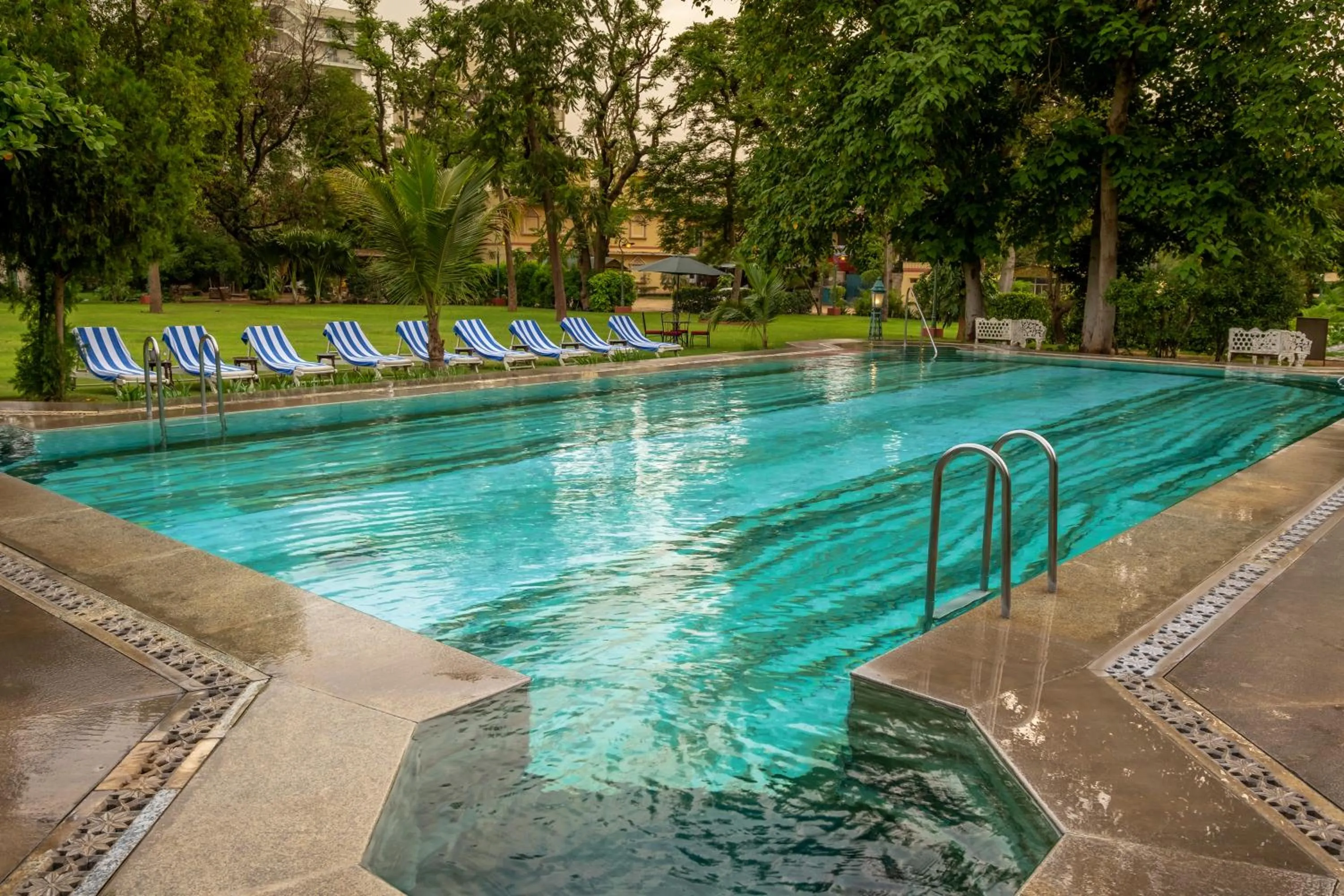 Swimming pool in Hotel Narain Niwas Palace