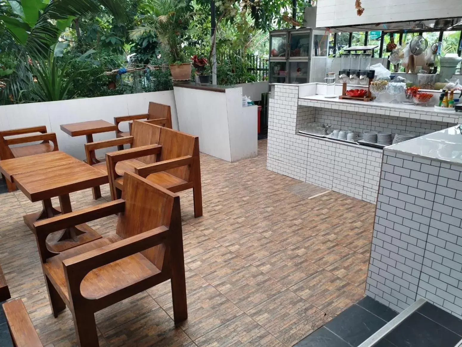 Restaurant/places to eat in Platinum Place Restaurant/places to eat in Platinum Place