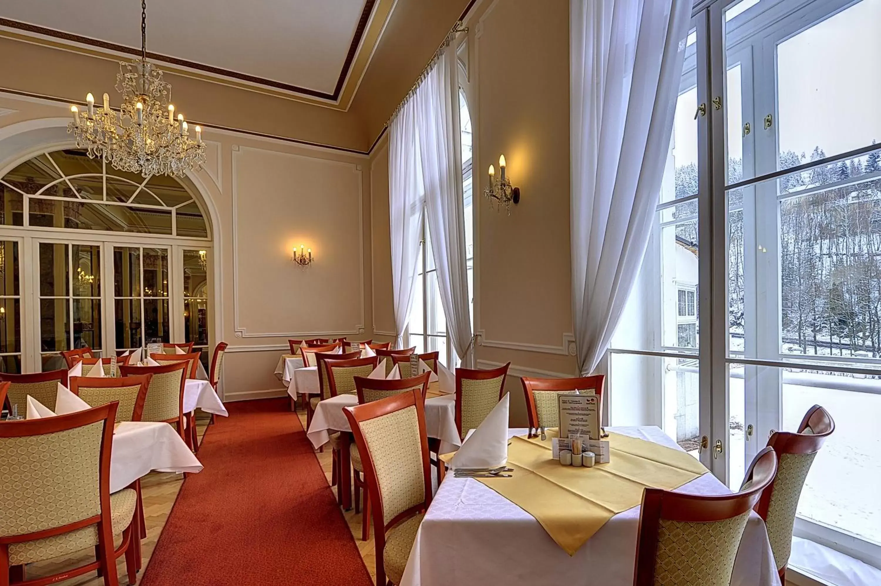 Restaurant/Places to Eat in Hotel Radium Palace