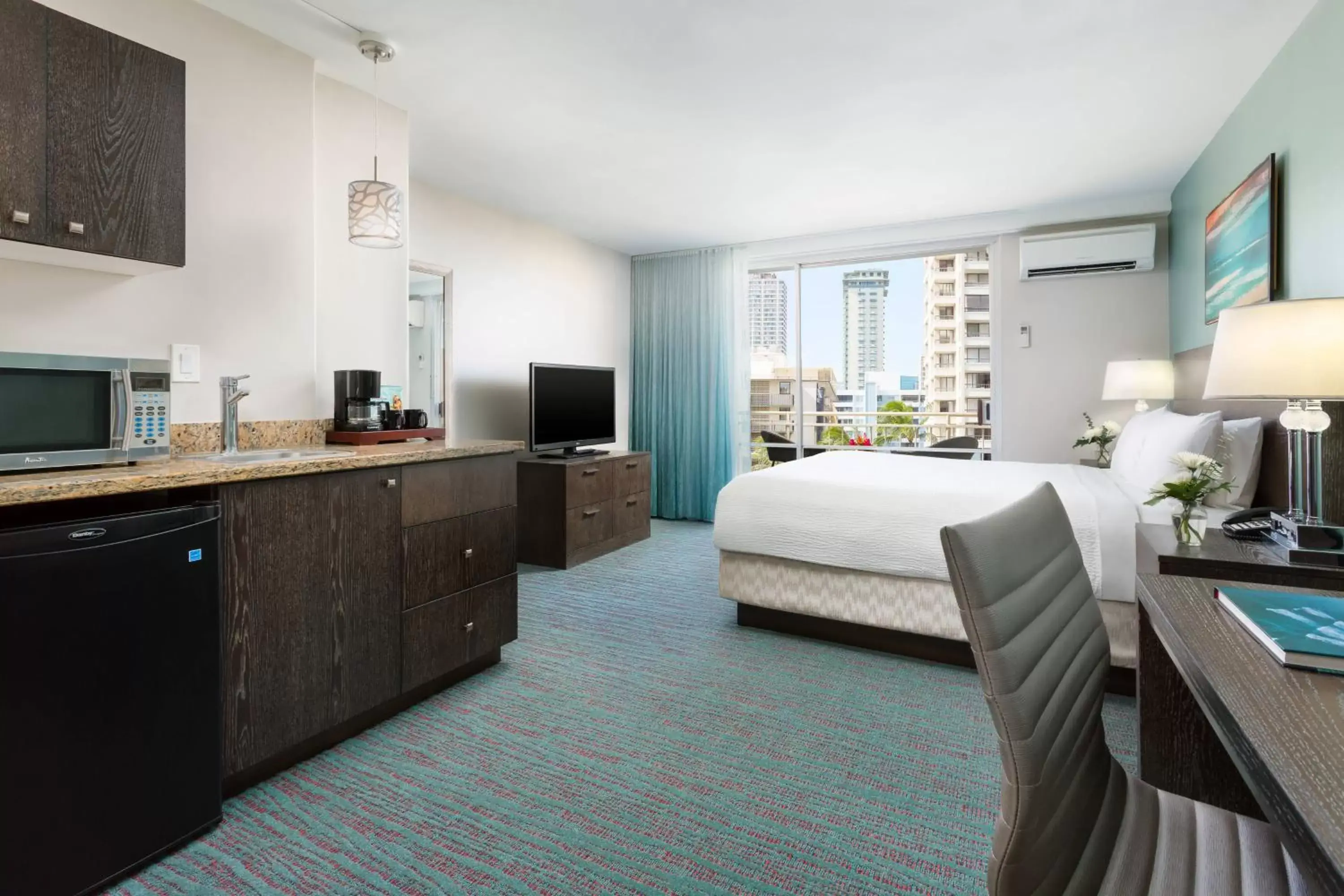 Photo of the whole room in Courtyard by Marriott Waikiki Beach