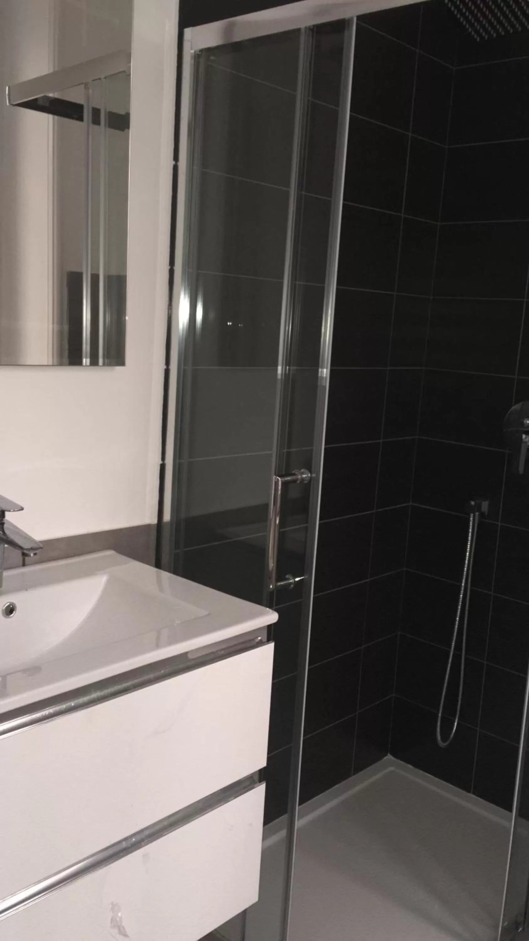 Shower in Mellos B&B