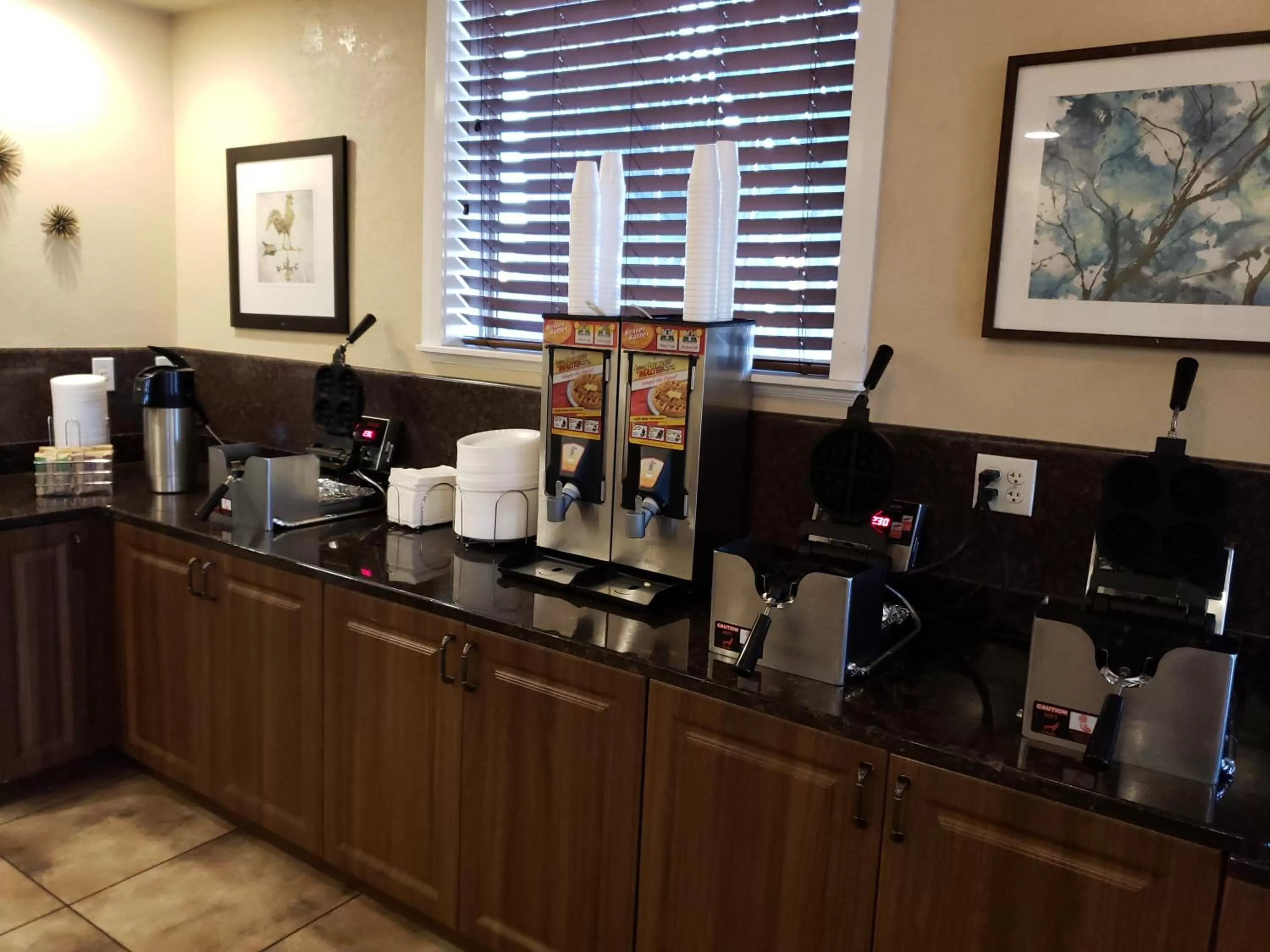 Dining area in St. George Inn and Suites