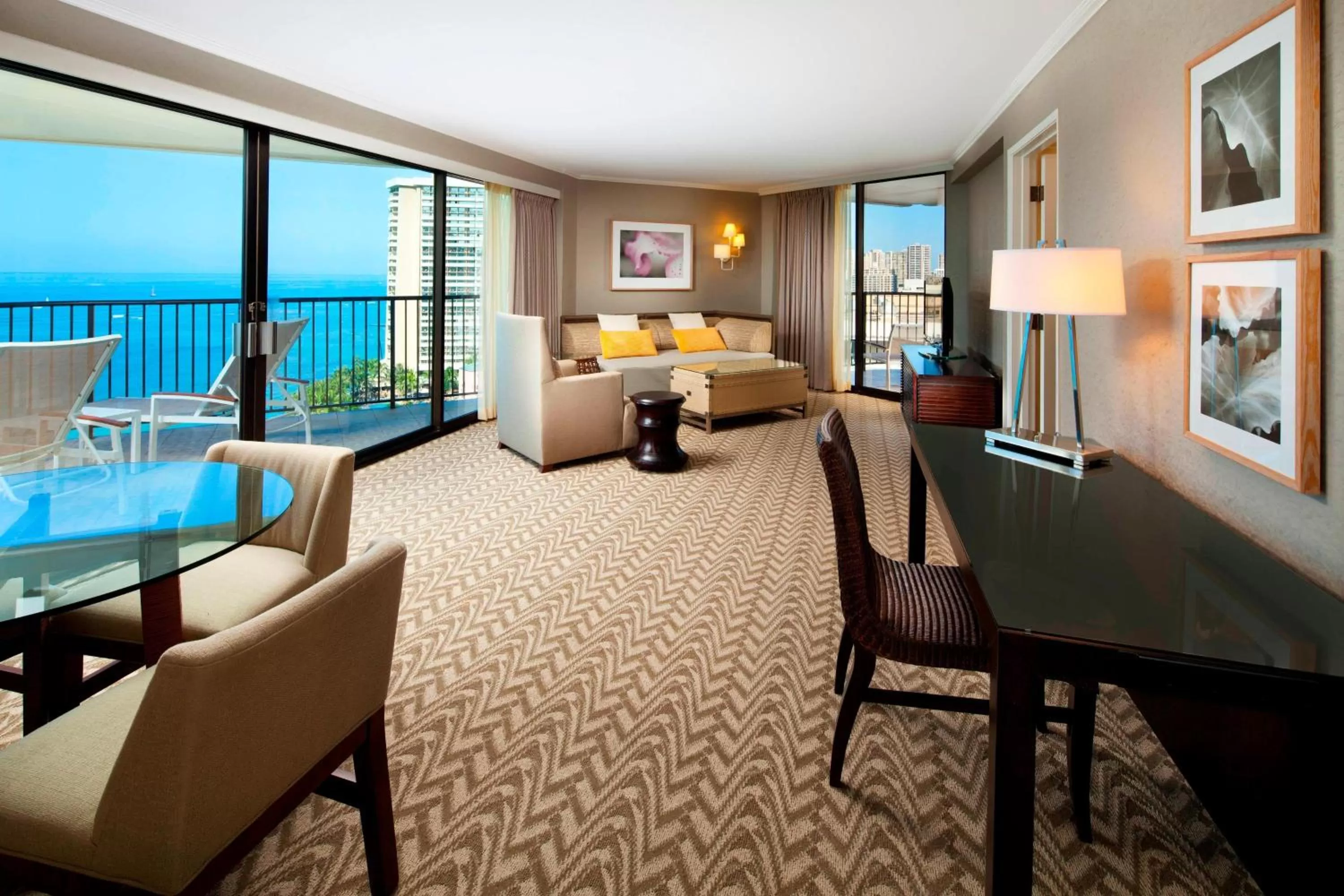 Tower Ocean Suite No Balcony, Suite, 1 King in Moana Surfrider, A Westin Resort & Spa, Waikiki Beach