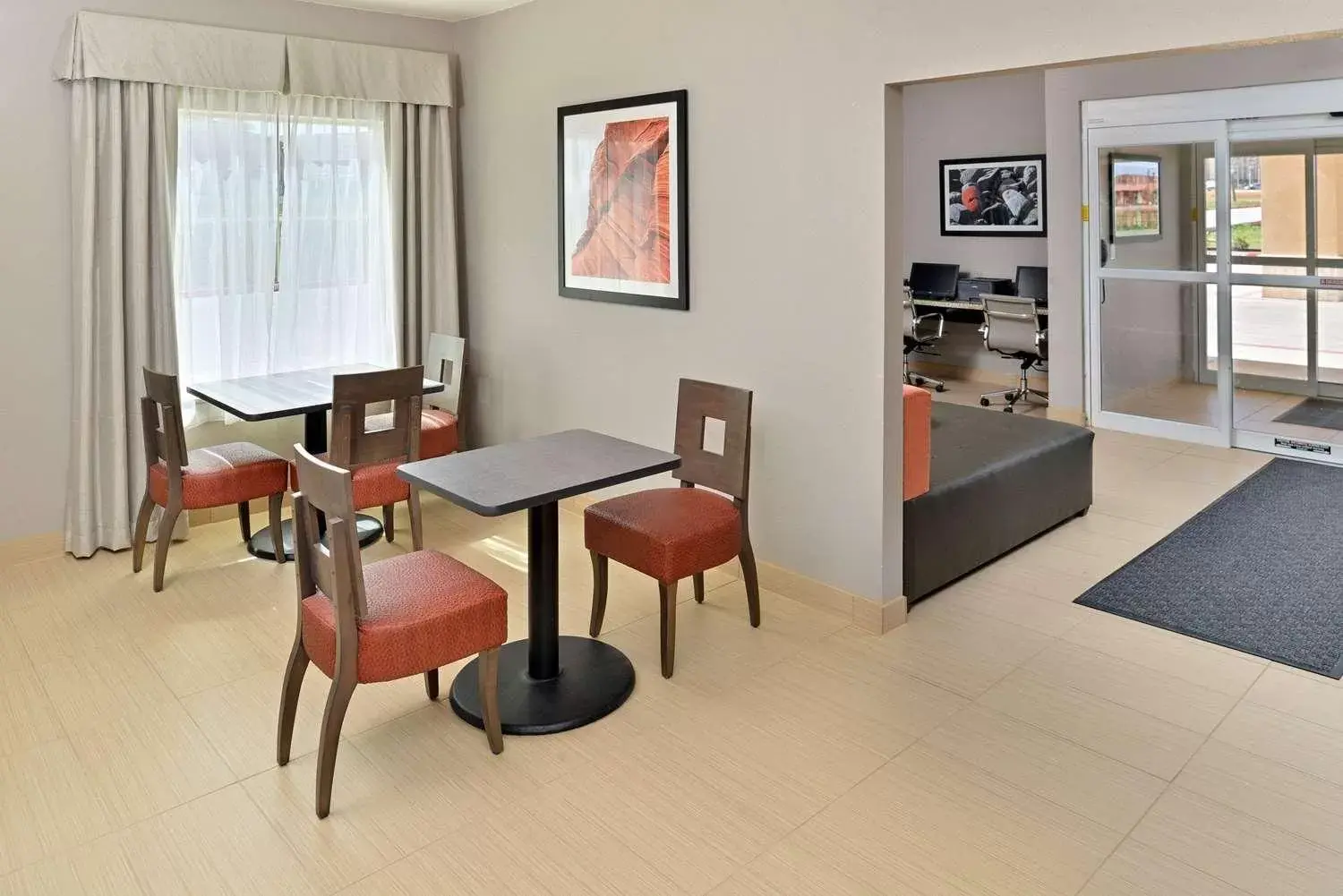 Dining Area in Scottish Inn & Suites Cotulla, TX