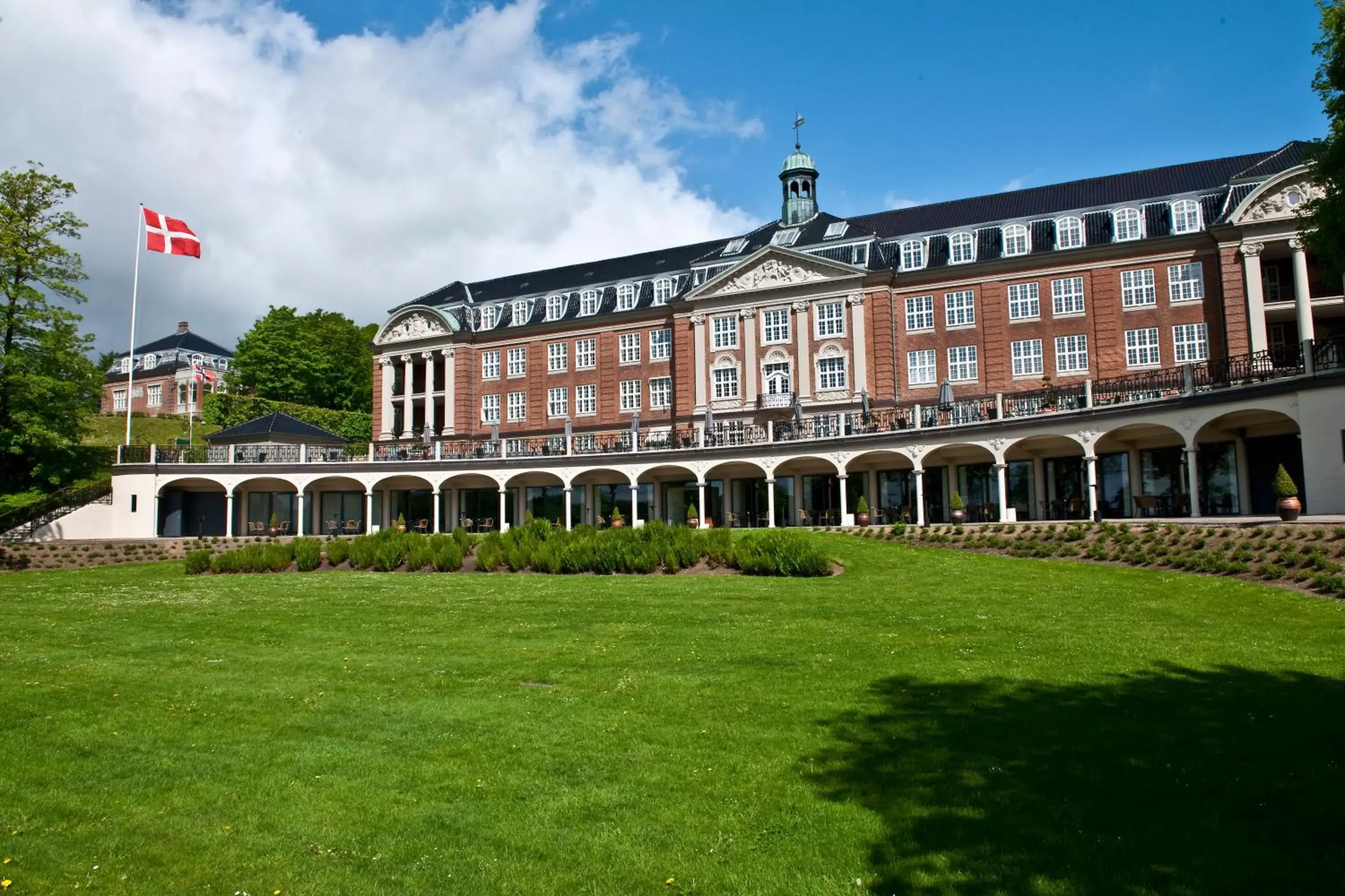 Facade/entrance, Property Building in Hotel Koldingfjord