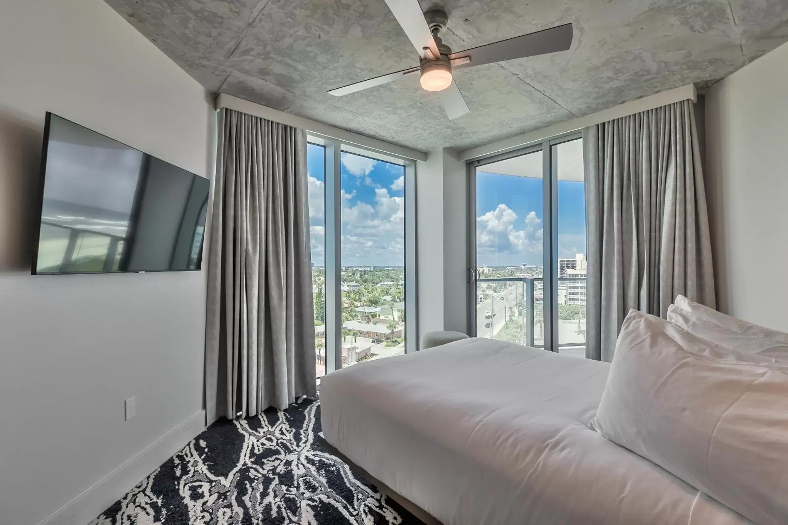 Bedroom, Mountain View in Max Beach Resort