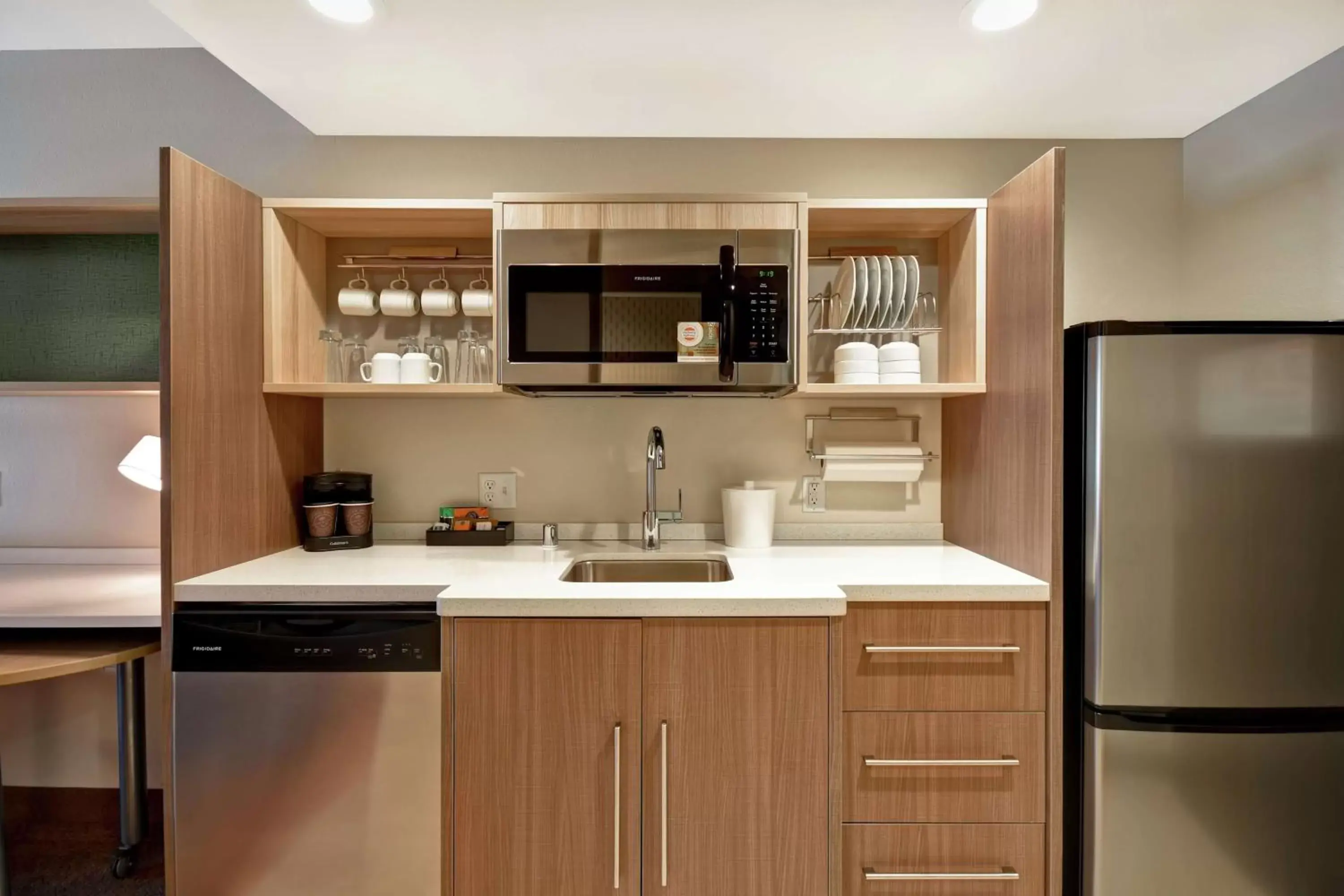 Kitchen or kitchenette, Kitchen/Kitchenette in Home2 Suites by Hilton Victorville
