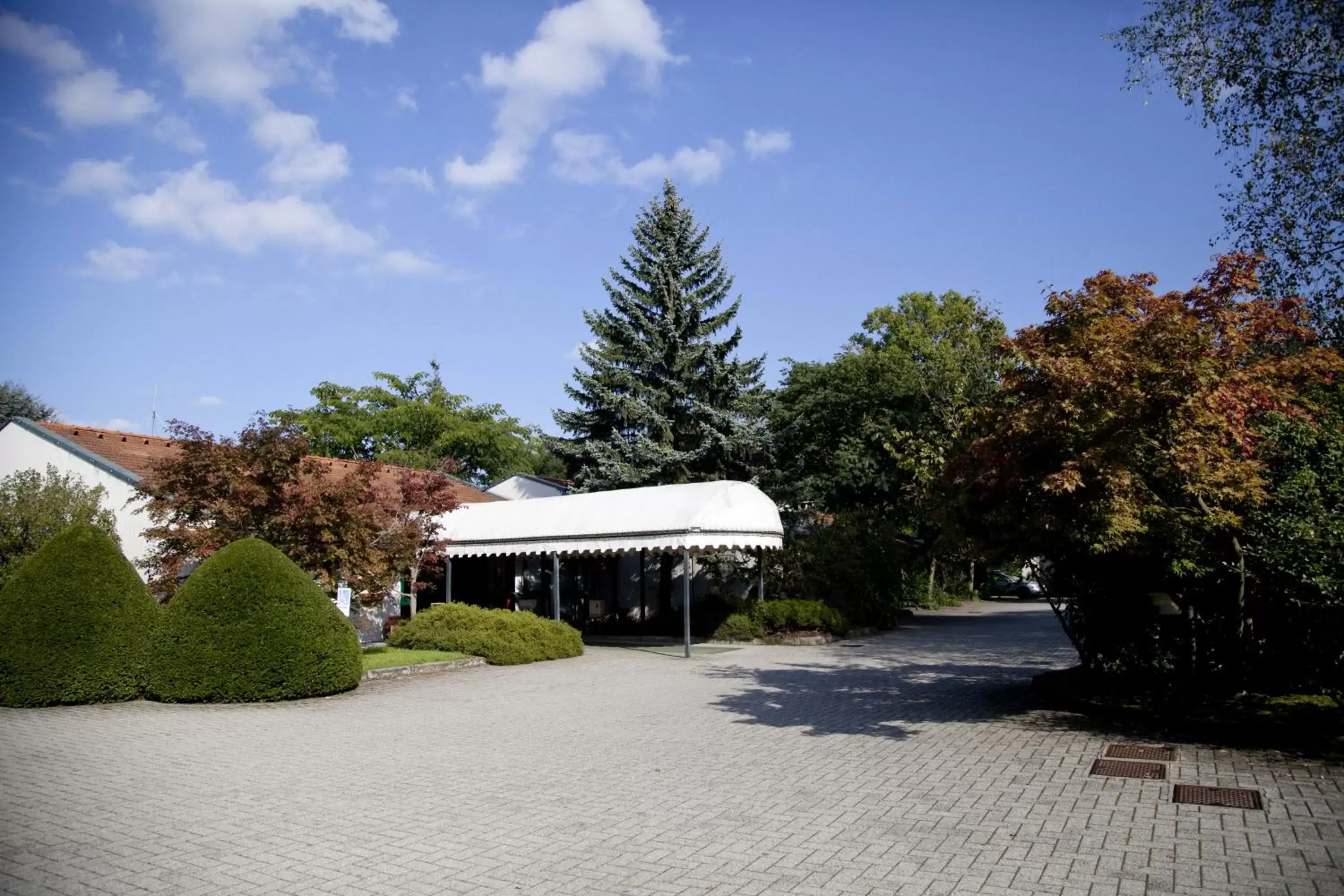 Facade/entrance, Property Building in Green Hotel Motel