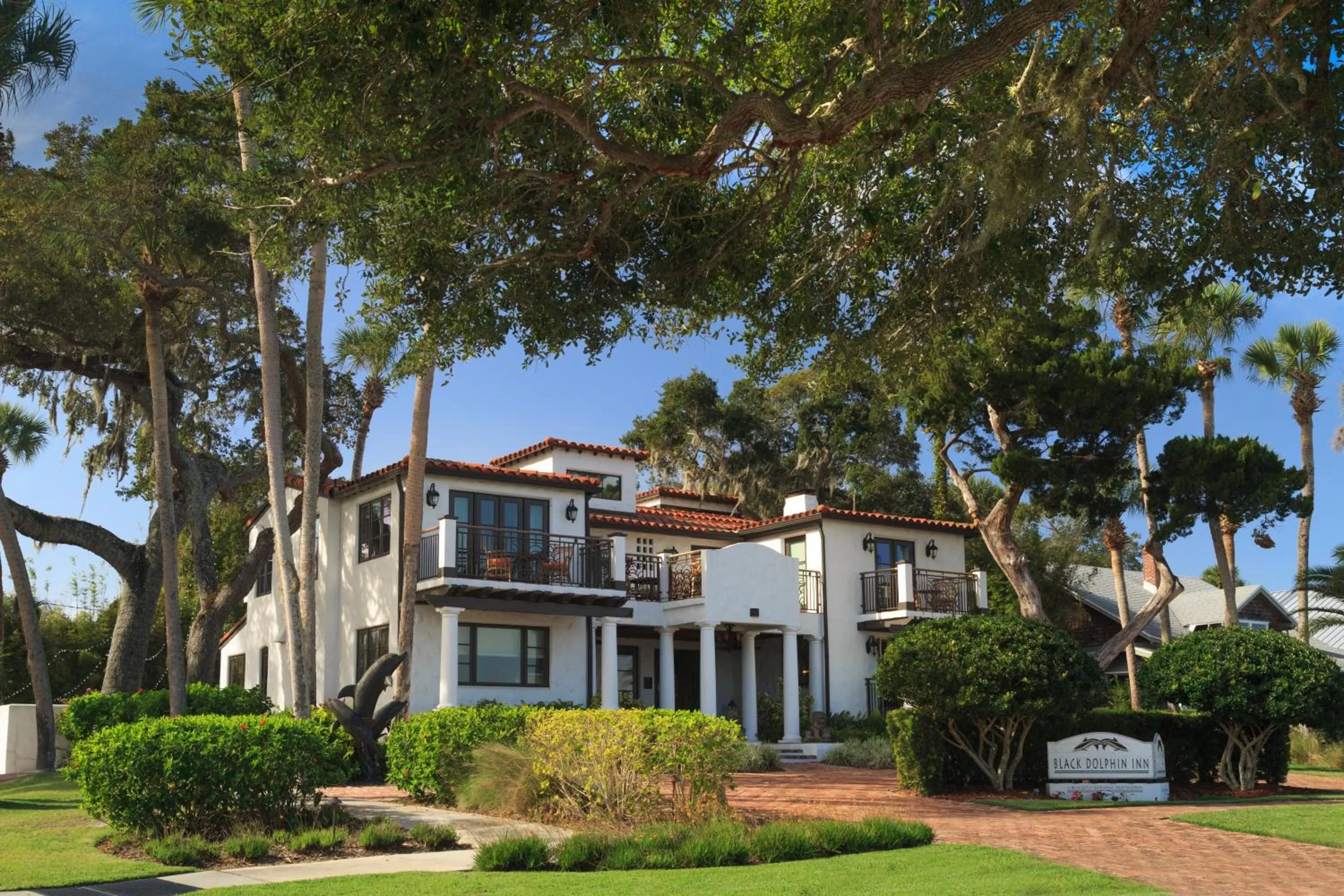 Facade/entrance in Black Dolphin Inn