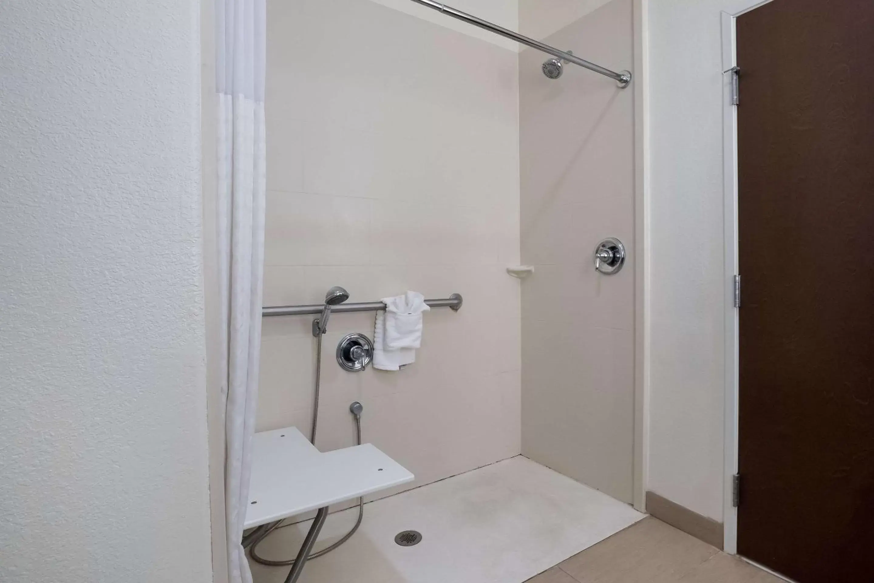 Bathroom in Comfort Inn & Suites Victoria North