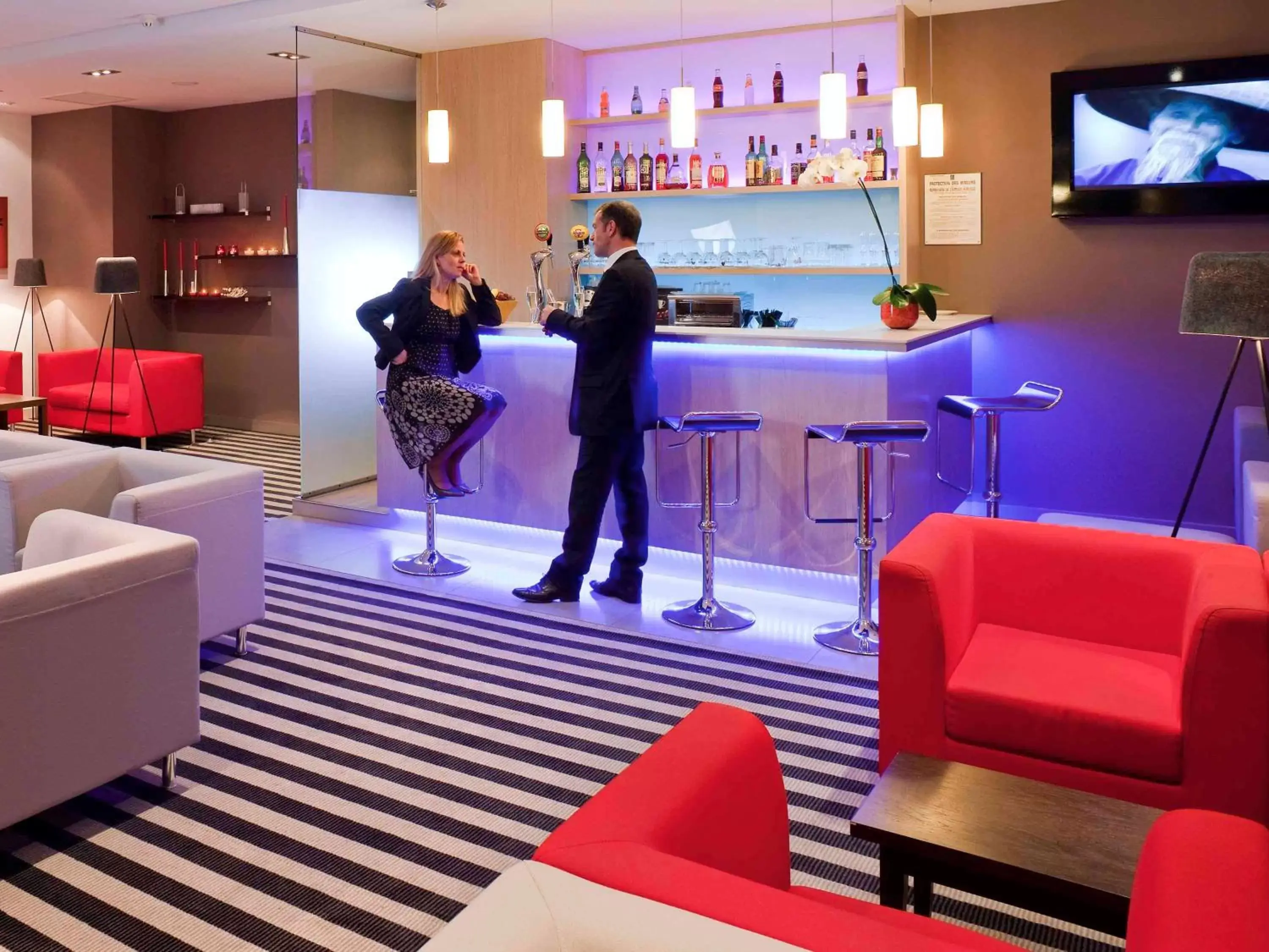 Lounge or bar in Novotel Nantes Centre Bord de Loire