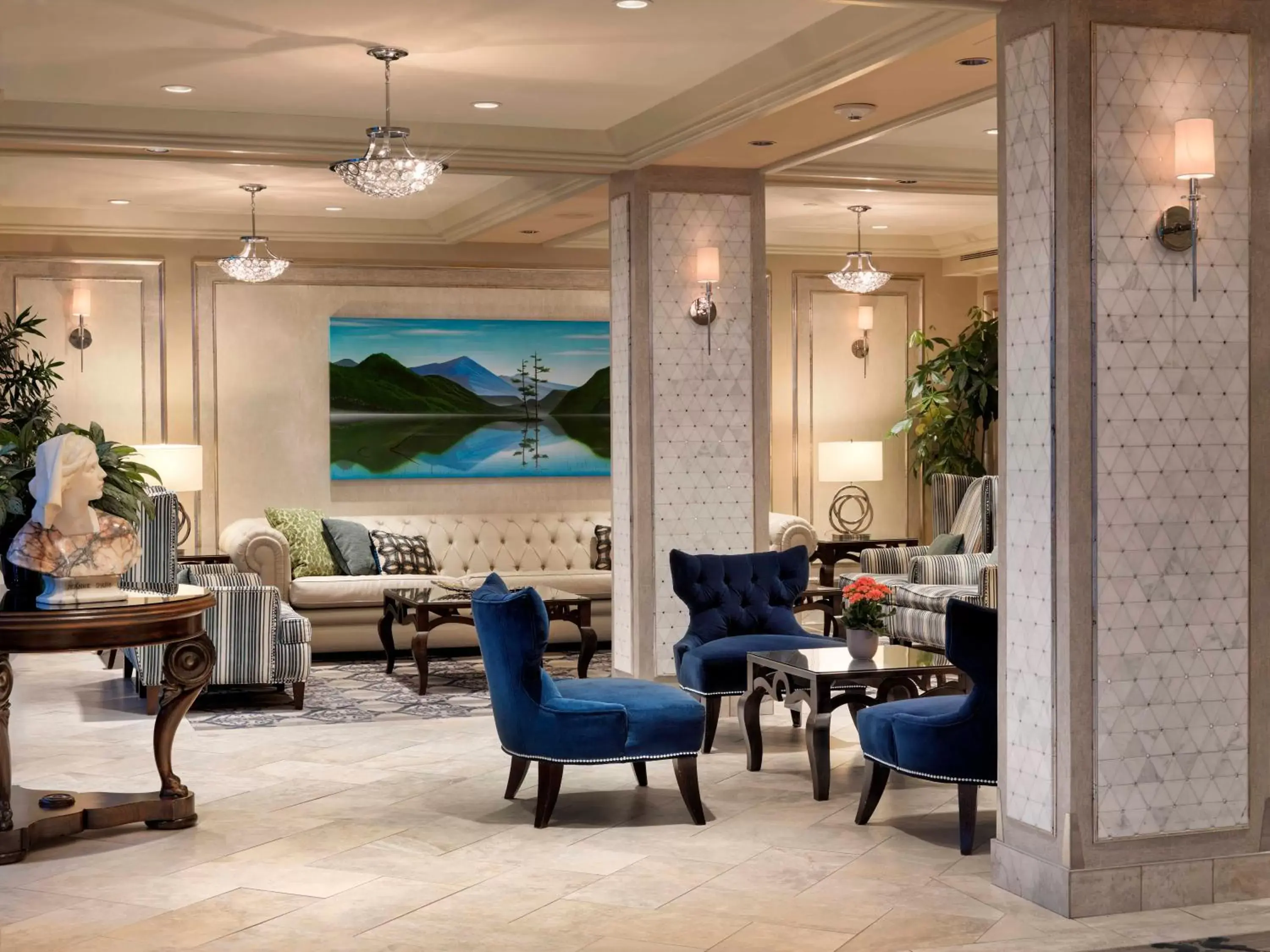 Lobby or reception in Chateau Victoria Hotel & Suites