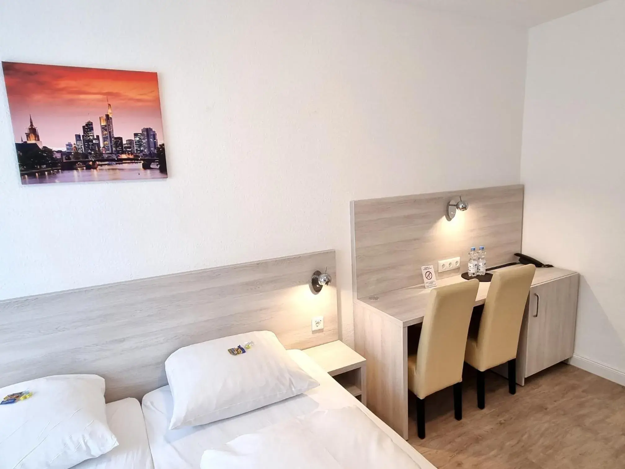 Bedroom, Bed in Adler Hotel Frankfurt