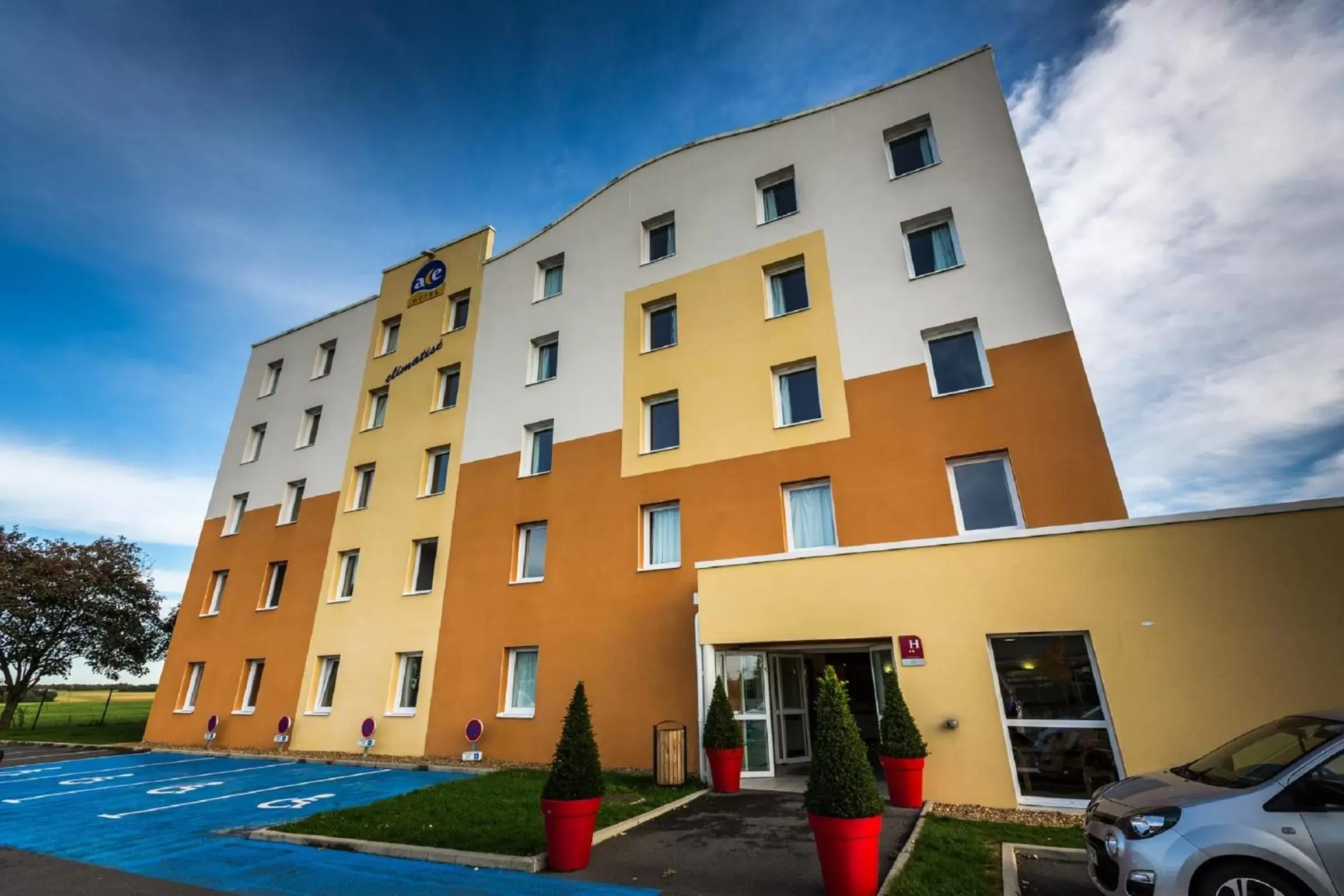 Facade/entrance, Property Building in Ace Hotel Bourges