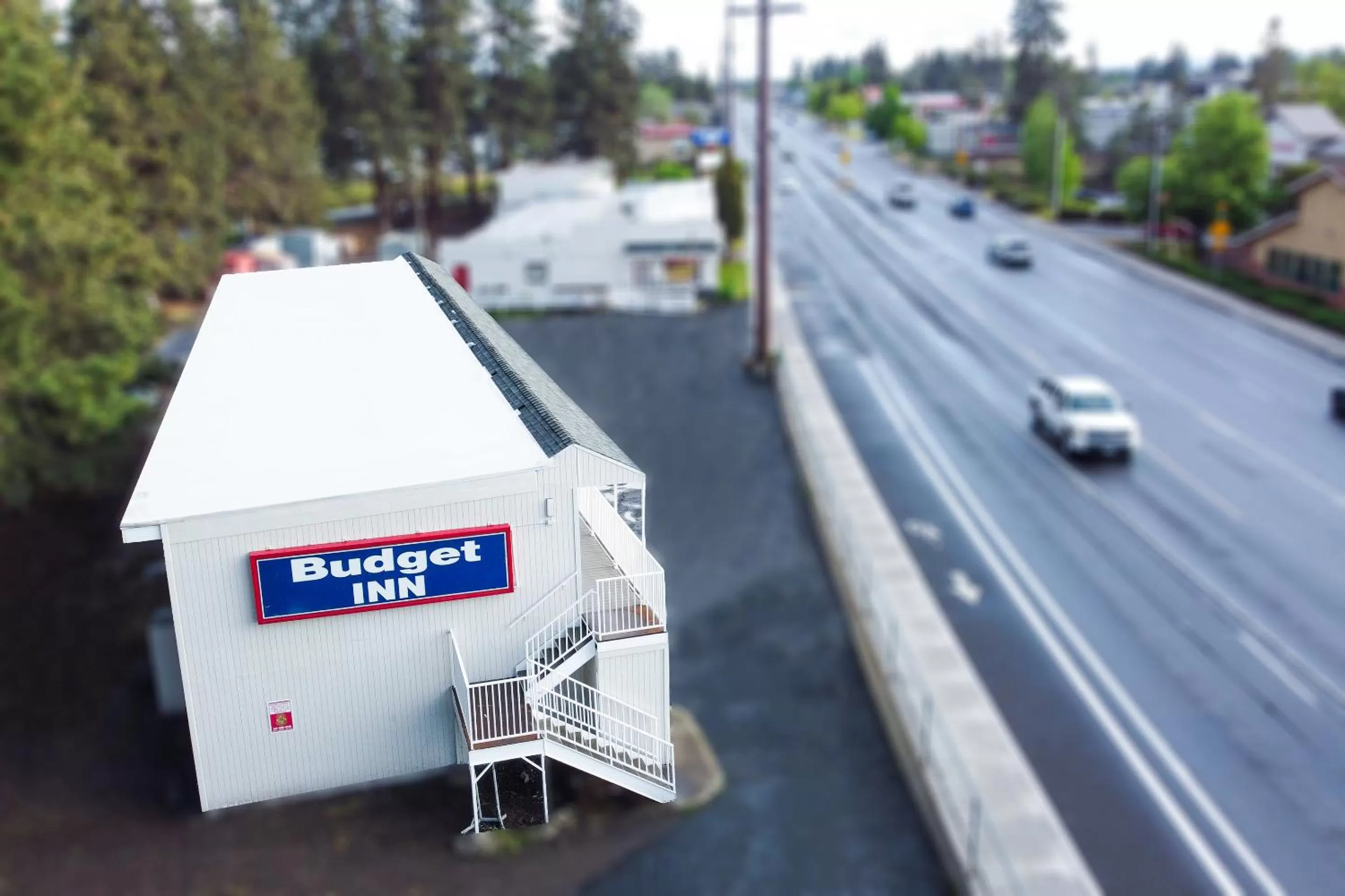 Property building in Budget Inn Bend