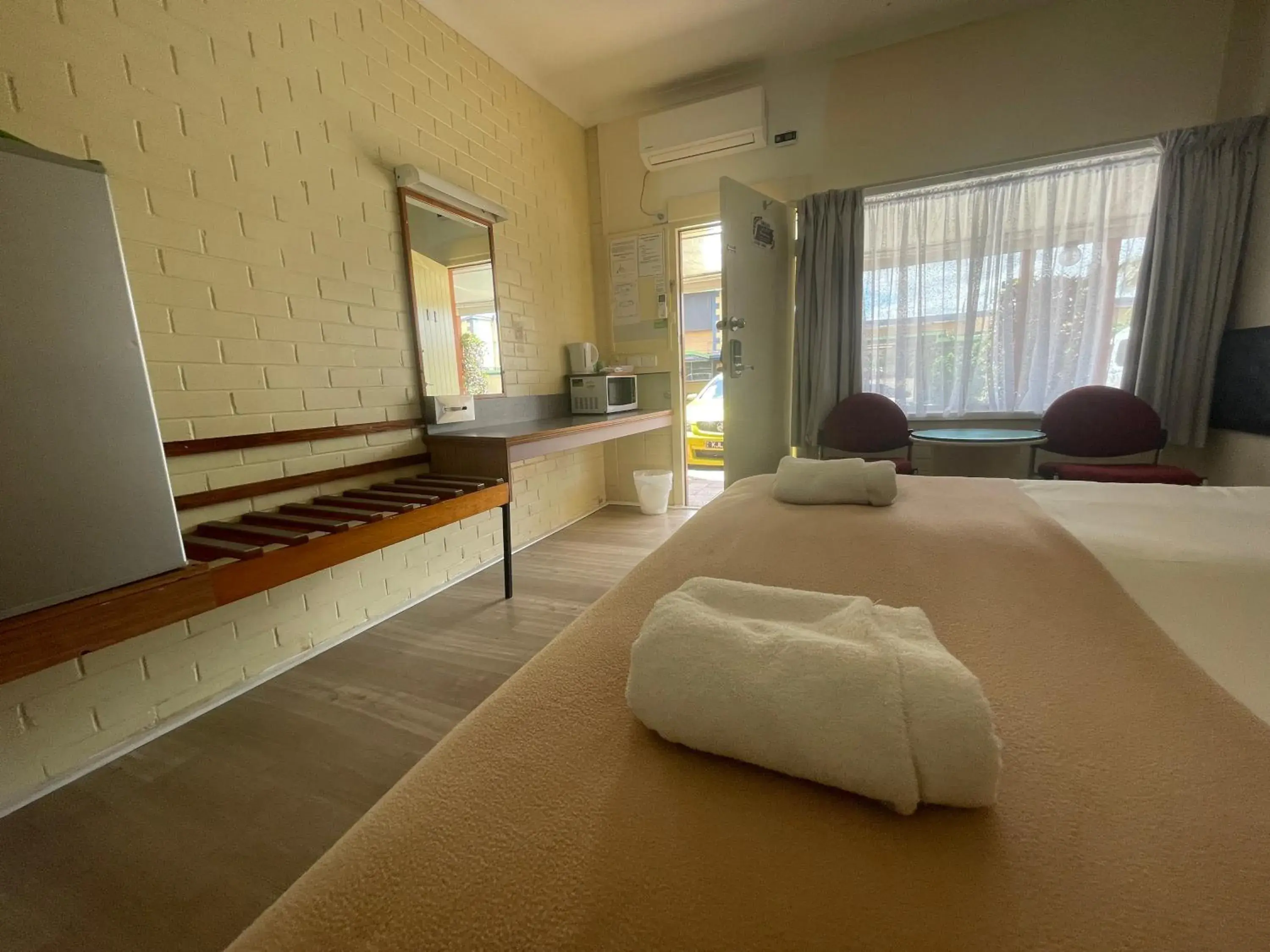Bedroom in Arkana Motel
