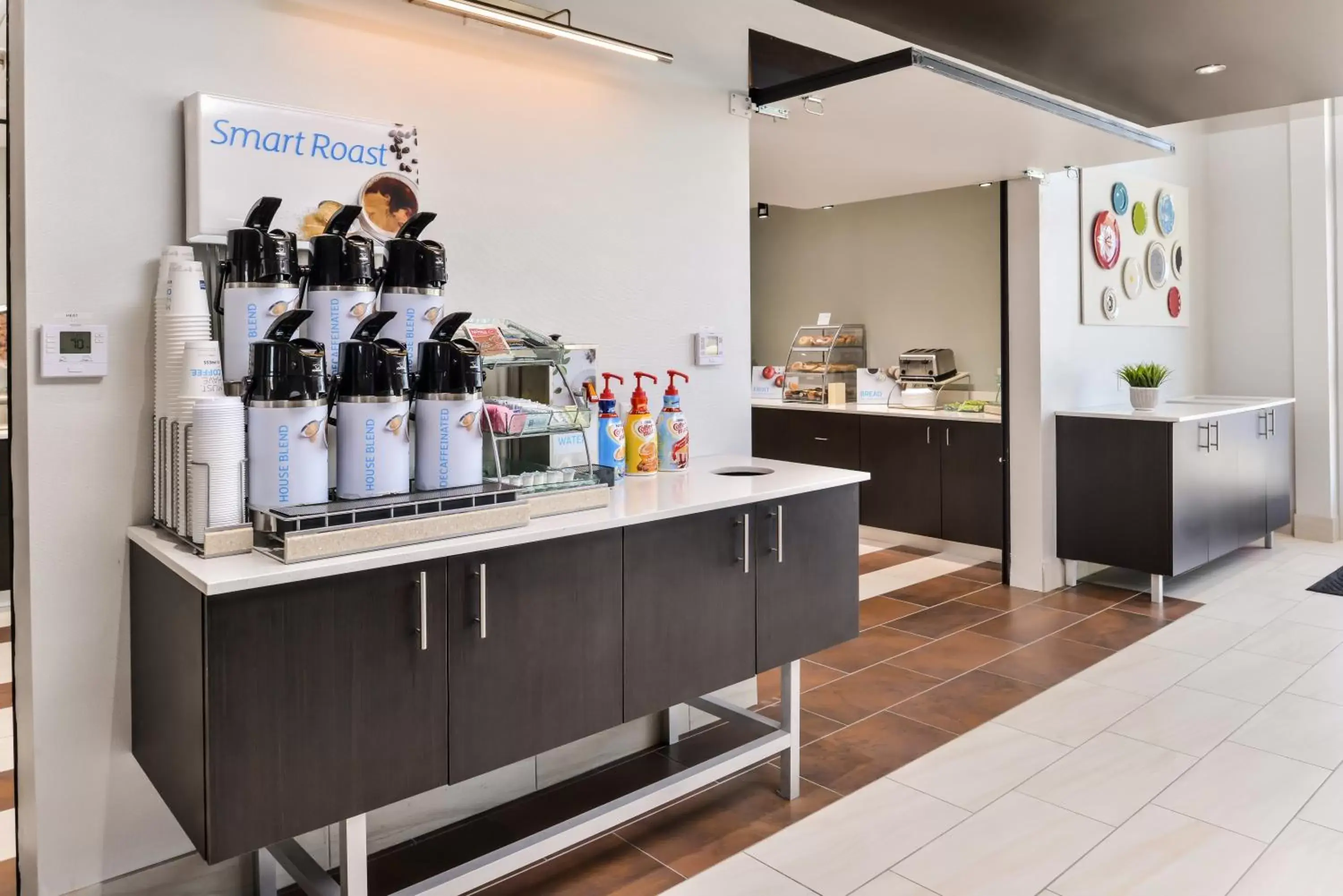 Coffee/tea facilities in Holiday Inn Express & Suites - Kansas City - Lee's Summit, an IHG Hotel