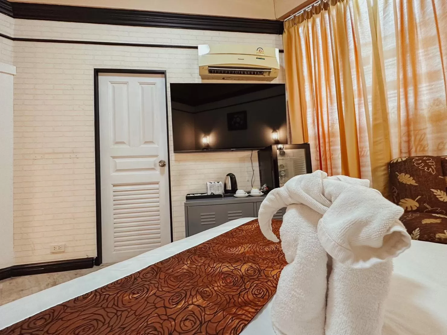 Bed in Hotel De Khuvieng